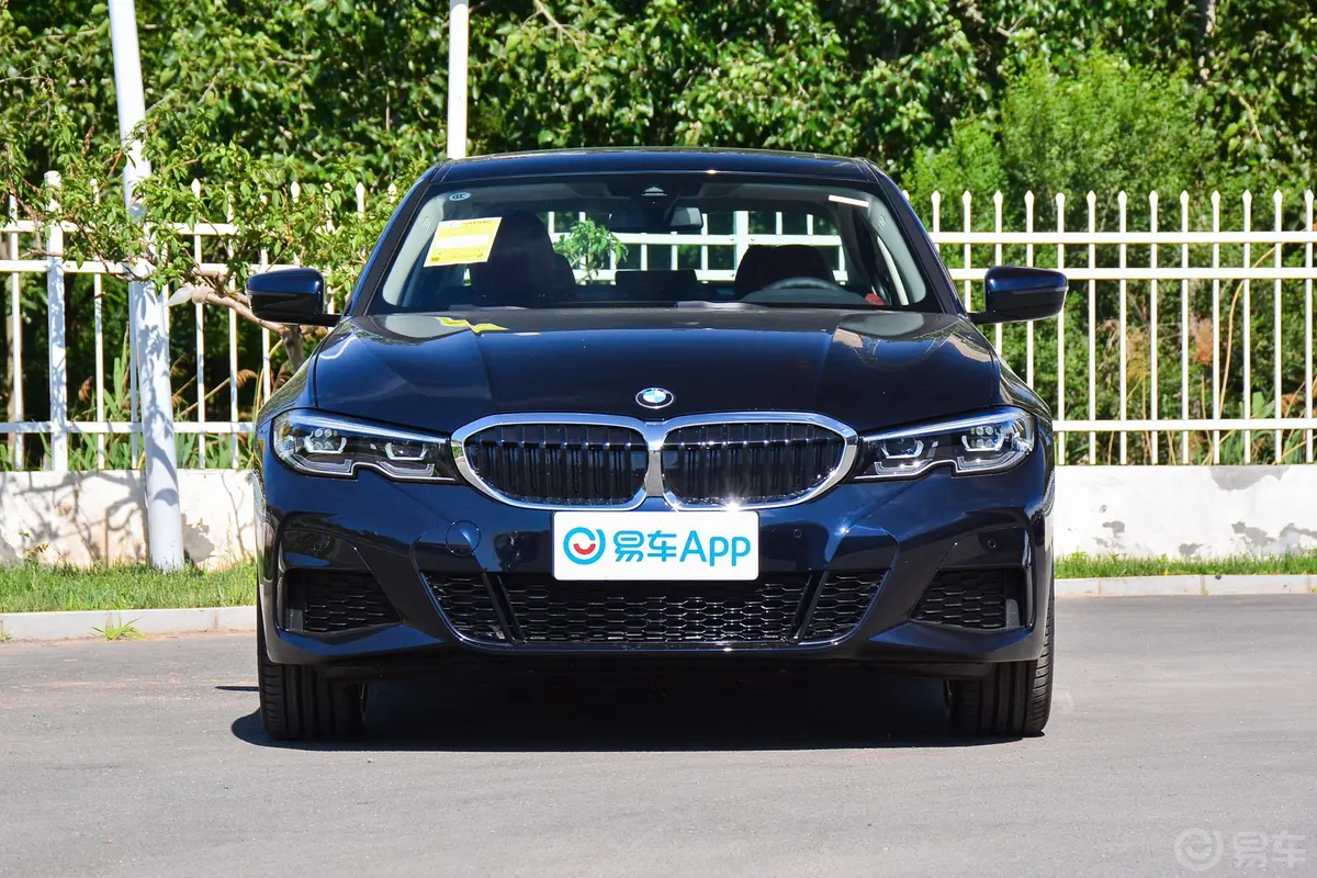 宝马3系改款 325Li xDrive M运动套装正前水平