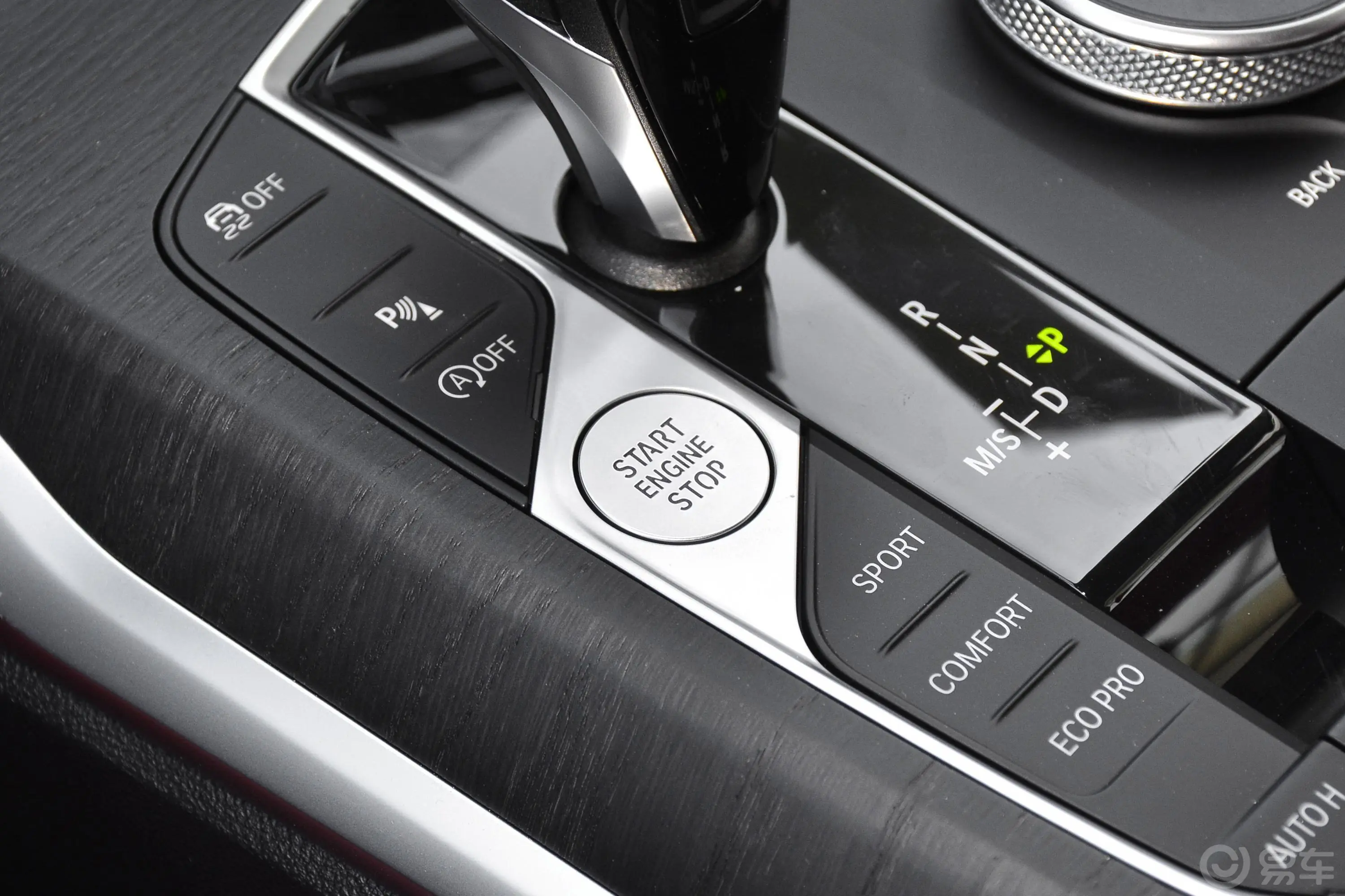 宝马3系改款 325Li xDrive M运动套装钥匙孔或一键启动按键