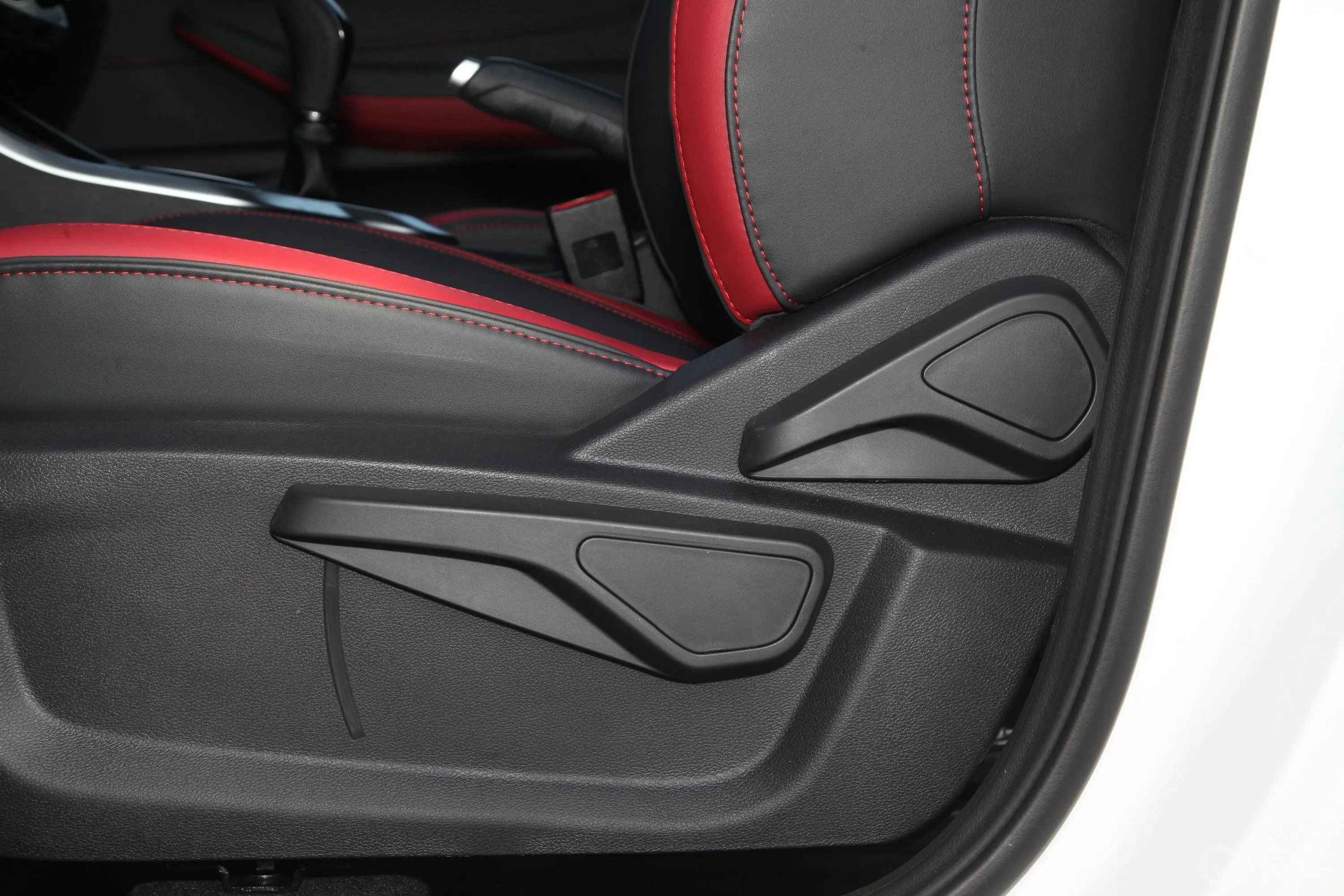 瑞虎5x超级英雄版 1.5L 手动时尚版主驾座椅调节
