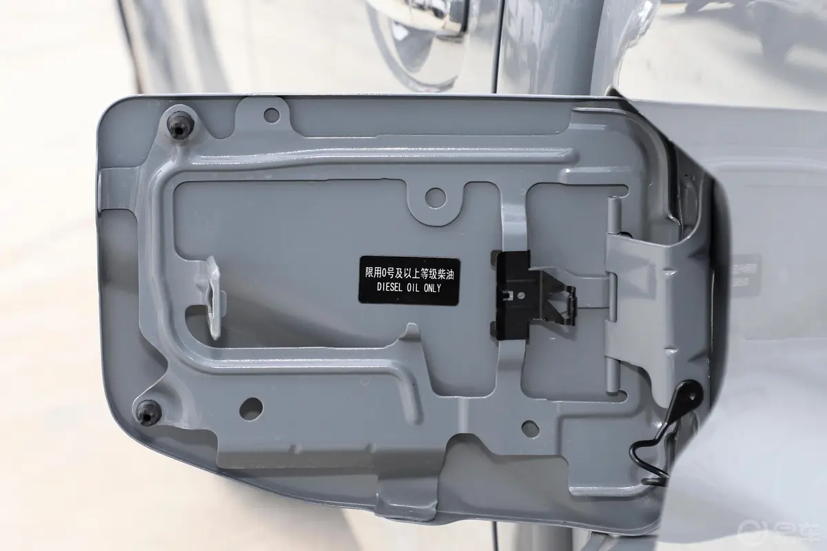 锐骐72.3T 自动四驱标准货箱标准型 柴油外观细节