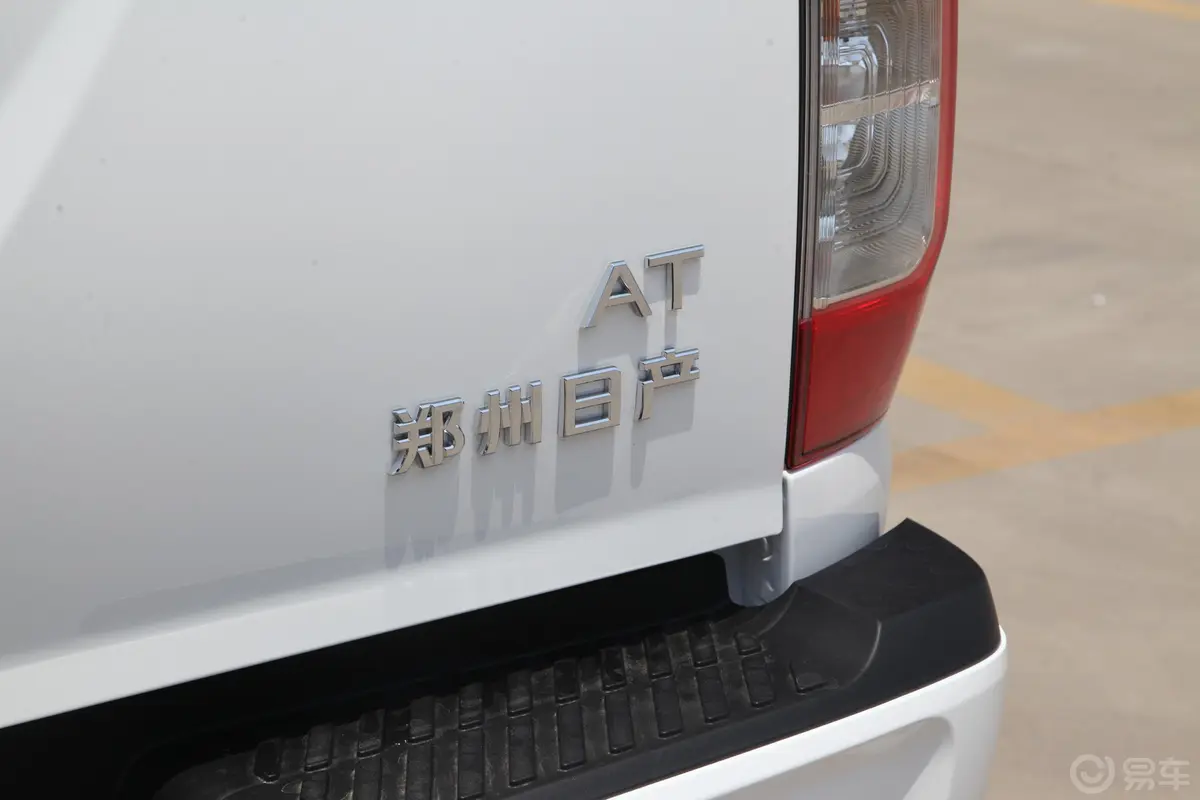 锐骐72.3T 自动四驱平底标准货箱标准型 柴油外观细节