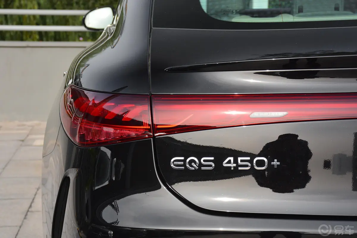 奔驰EQS改款 450+ 先型特别版外观灯组