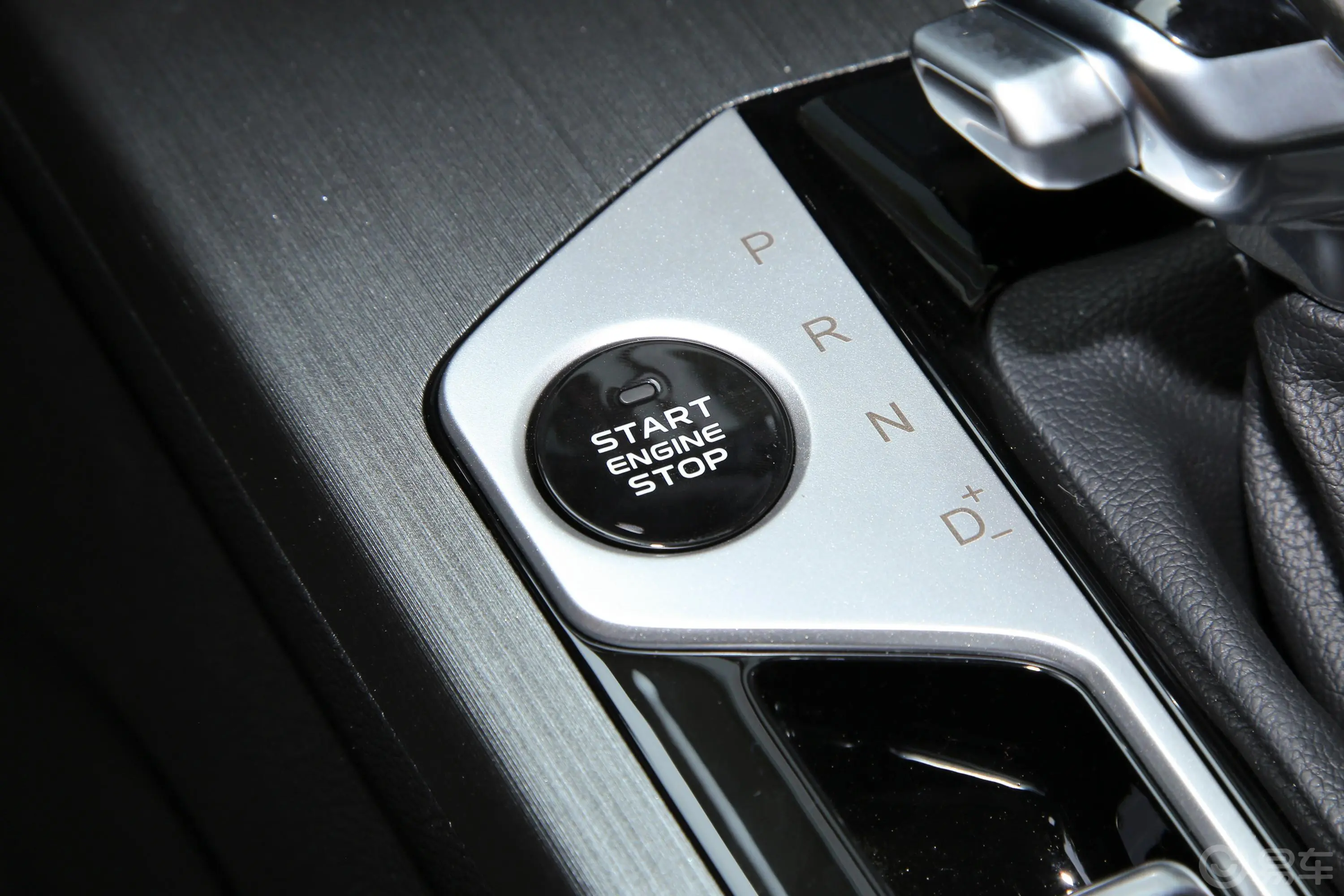 长安欧尚X7 PLUS蓝鲸版 1.5T 双离合尊贵型 7座钥匙孔或一键启动按键