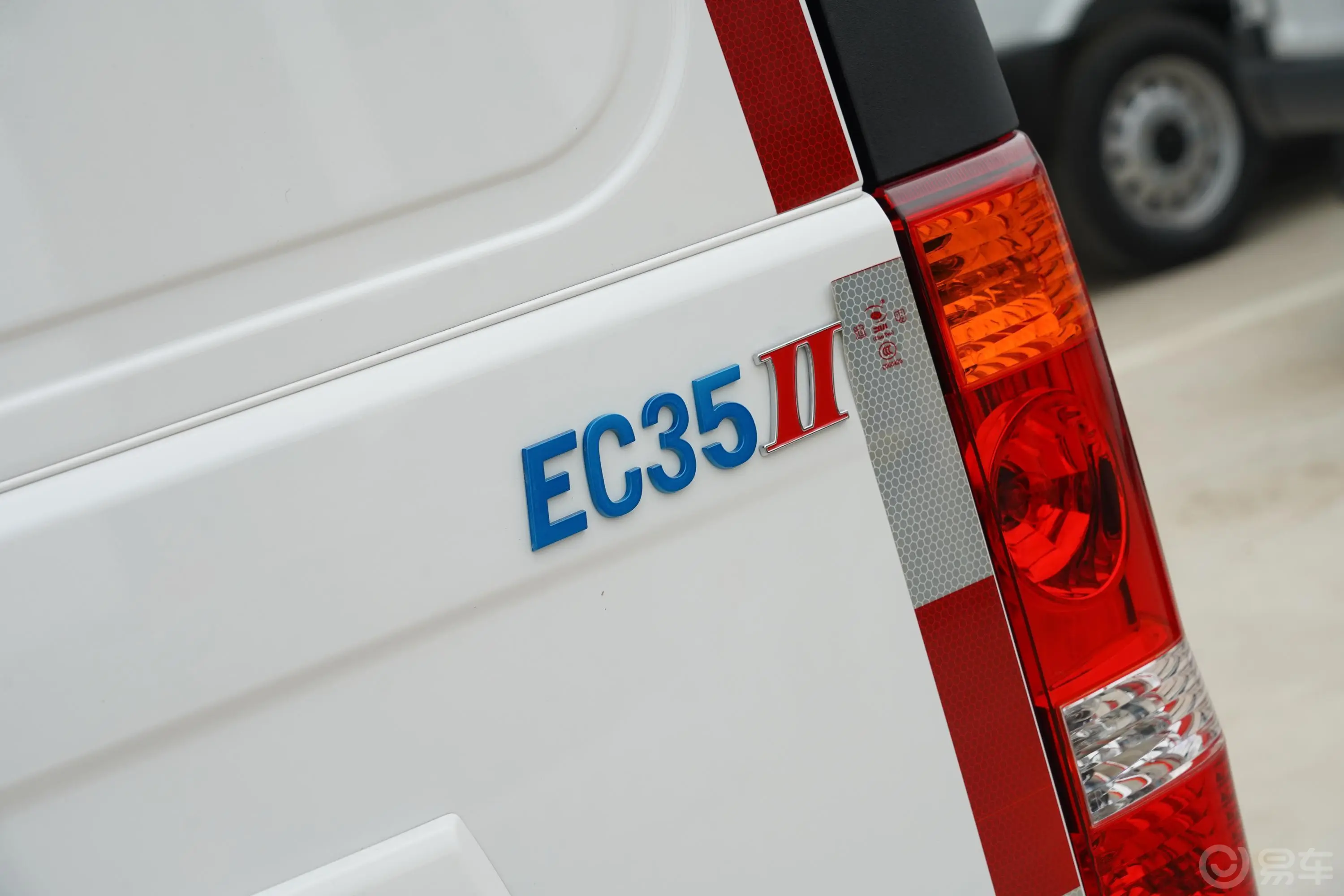 瑞驰新能源EC35EC35 Ⅱ 260km 创享版 亿纬锂能36.288kWh外观