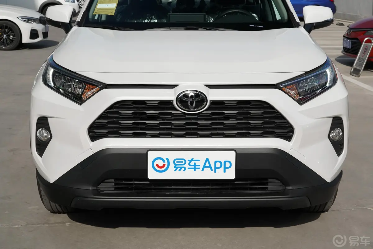 RAV4荣放2.0L CVT两驱都市版外观细节