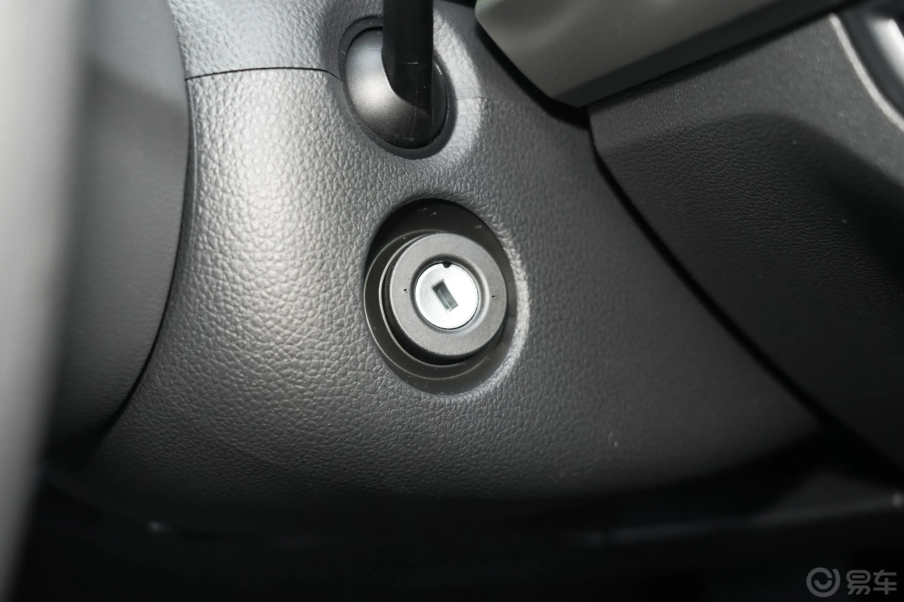 朗逸1.5L 手动风尚版钥匙孔或一键启动按键