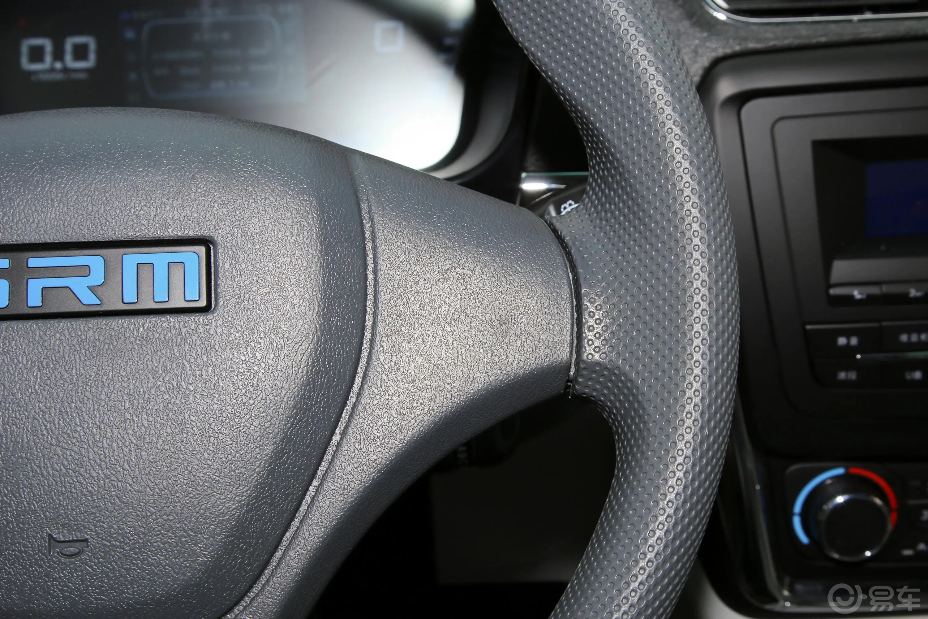 新海狮EV标准型右侧方向盘功能按键