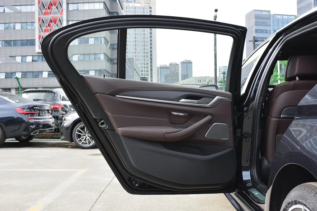 宝马5系改款二 530Li 尊享型 M运动套装驾驶员侧后车门