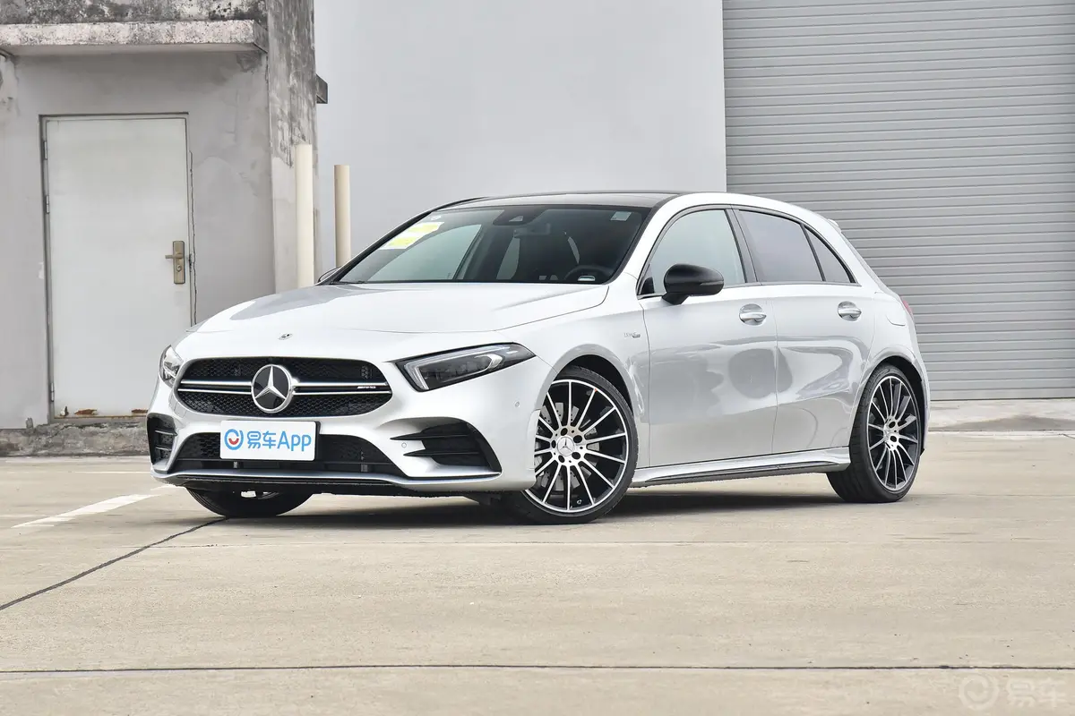 奔驰A级 AMG(进口)AMG A 35 4MATIC侧前45度车头向左水平