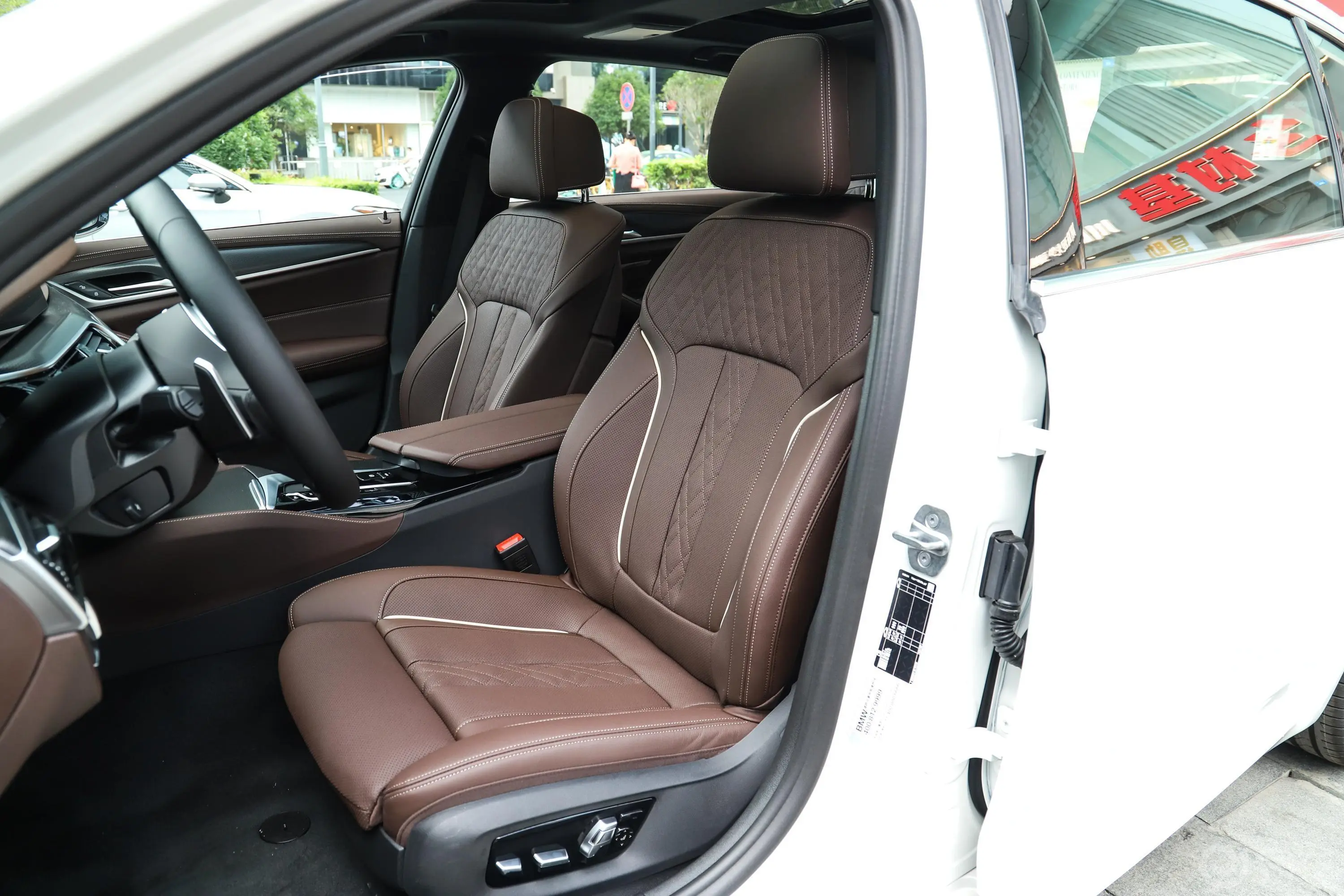 宝马5系改款二 530Li 行政型 M运动套装驾驶员座椅