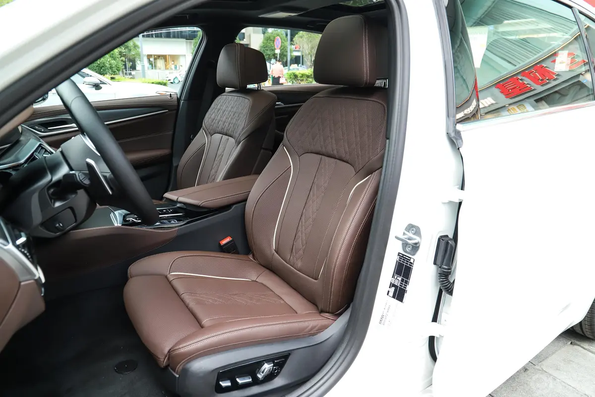 宝马5系改款二 530Li 行政型 M运动套装驾驶员座椅