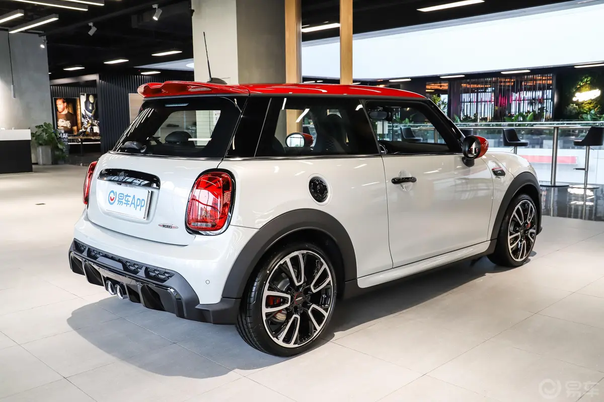 MINI JCW2.0T JOHN COOPER WORKS ALL-IN侧后45度车头向右水平