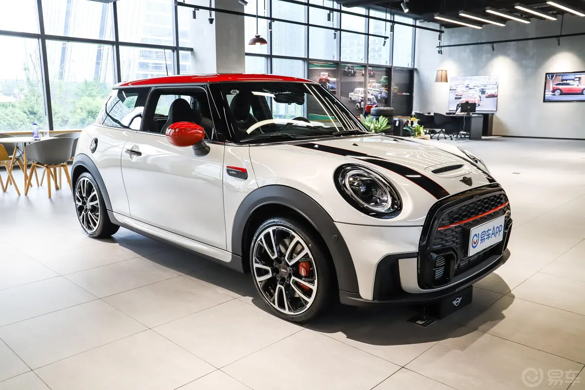 MINI JCW2.0T JOHN COOPER WORKS ALL-IN侧前45度车头向右水平