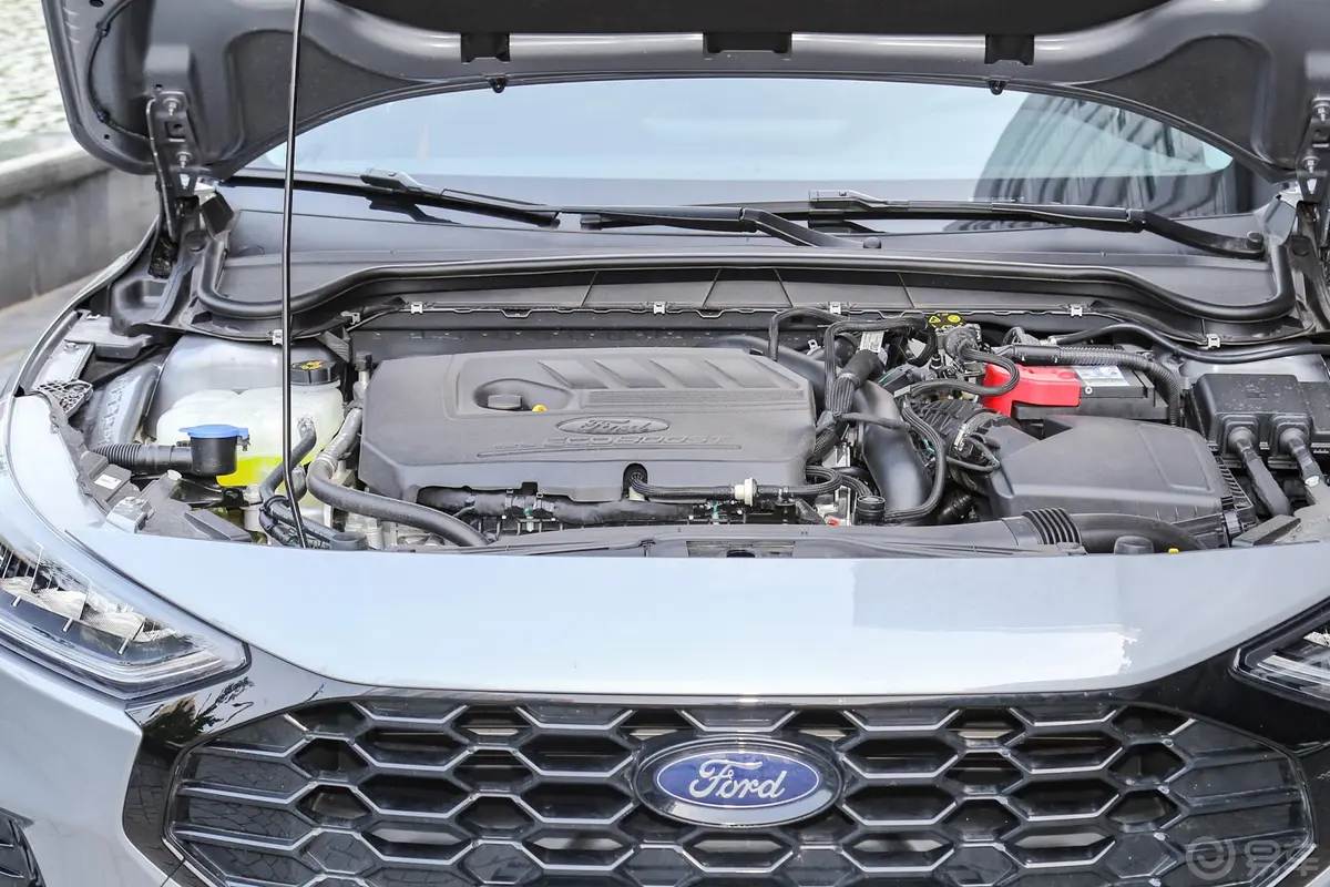 福克斯三厢 EcoBoost180 竞速版发动机特写