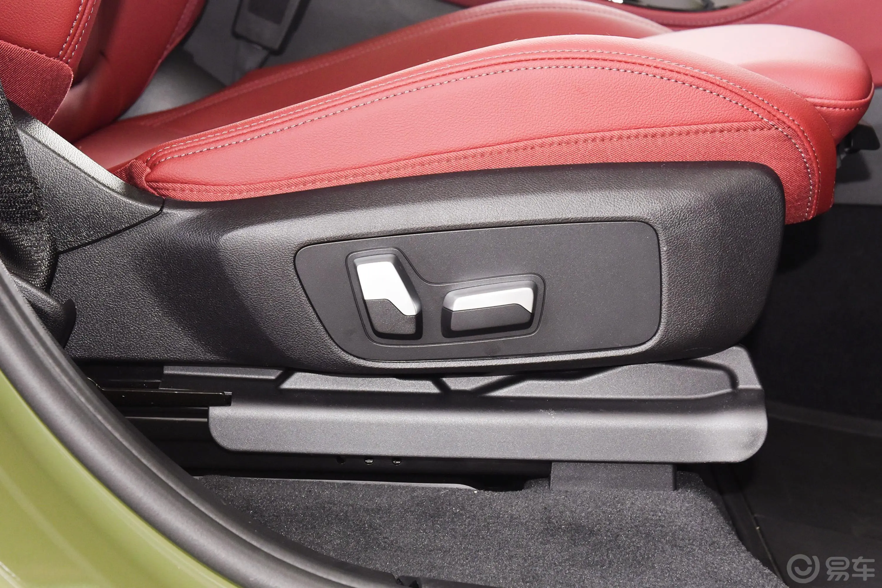 宝马X4改款 xDrive30i M运动曜夜套装副驾座椅调节