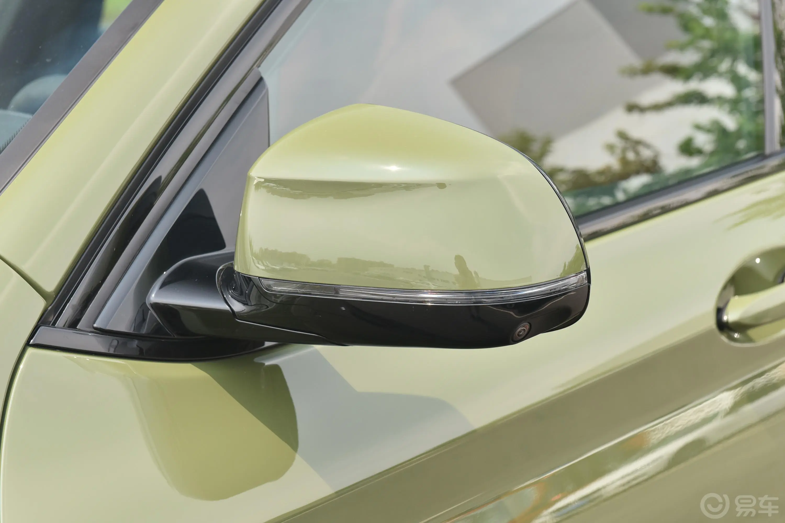 宝马X4改款 xDrive30i M运动曜夜套装主驾驶后视镜背面