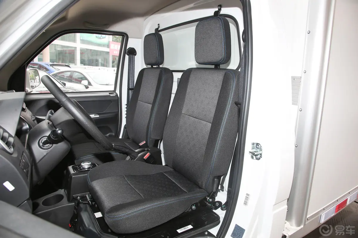 瑞驰新能源EC31280km 厢式车标准版 39.42kWh驾驶员座椅