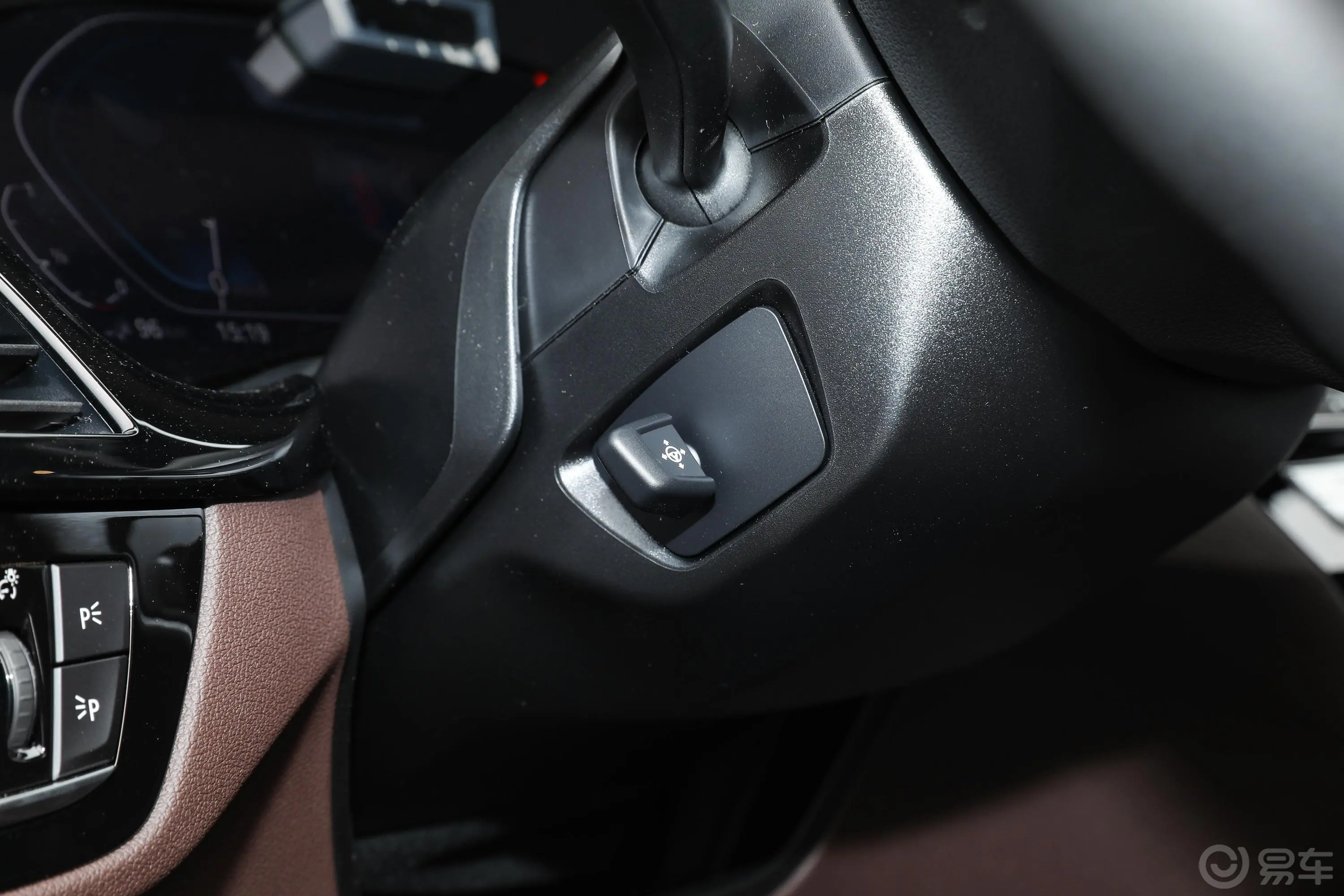 宝马5系 插电混动改款二 535Le 先锋版M运动套装方向盘调节