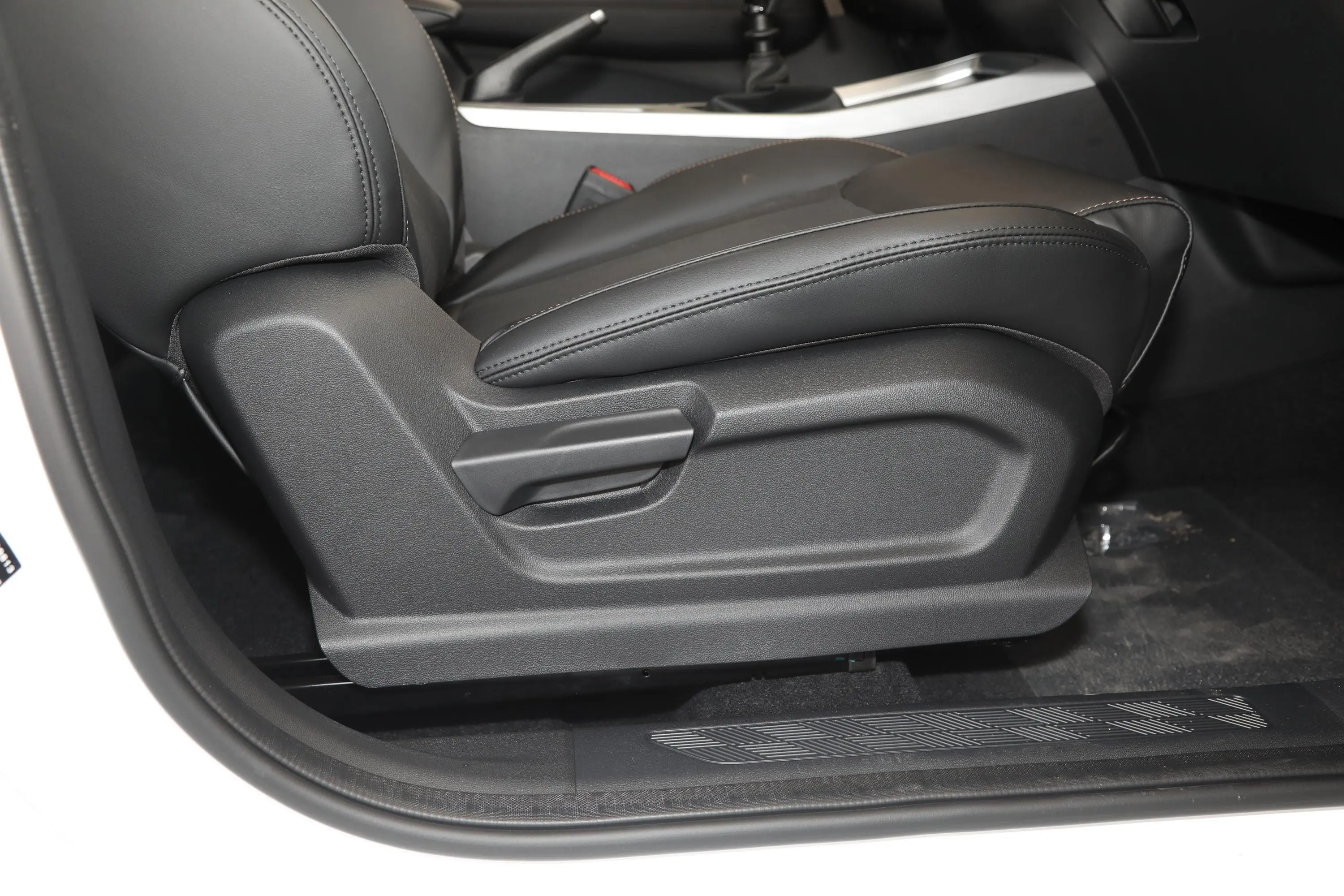 五菱佳辰1.5T 手动舒享活力型副驾座椅调节
