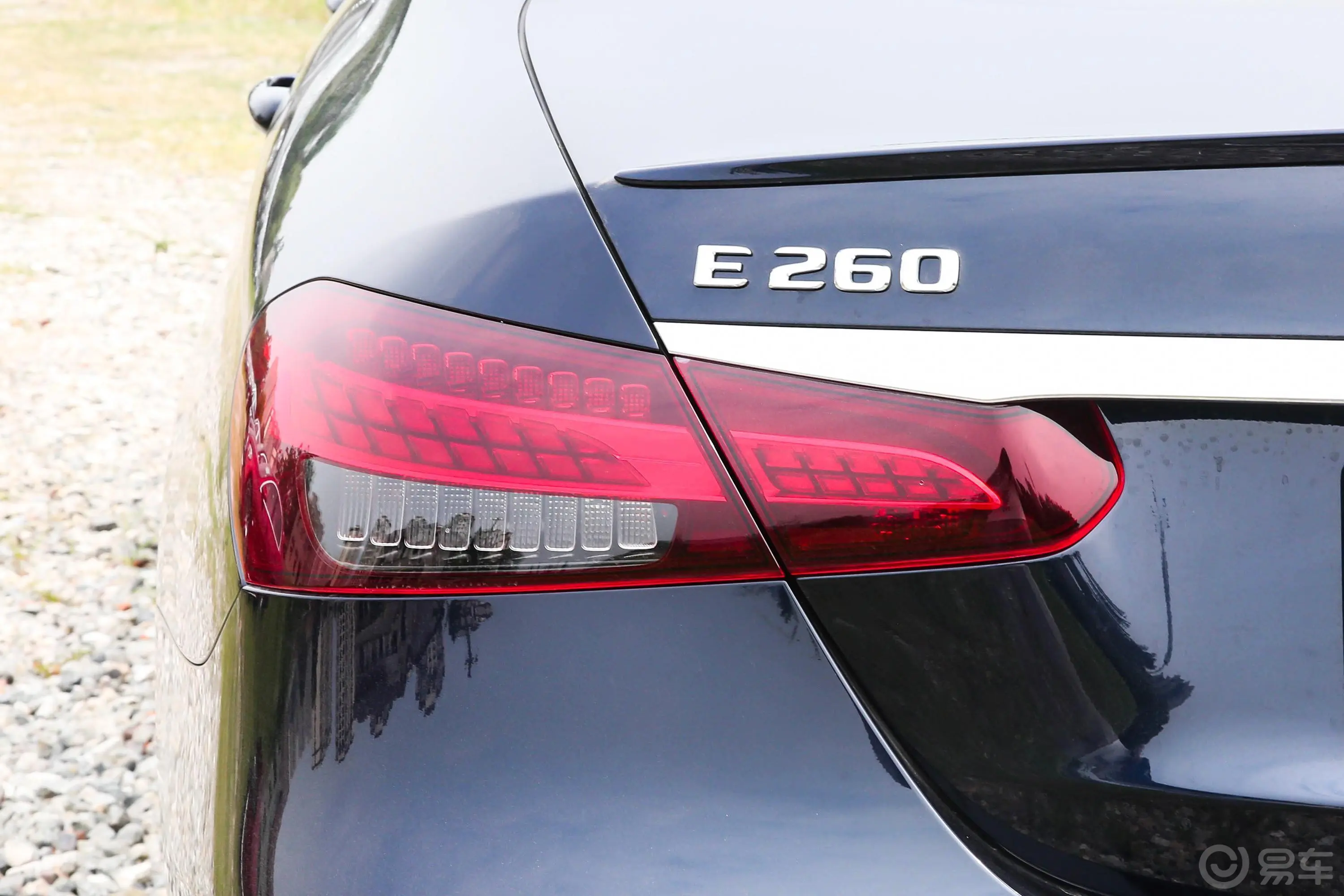 奔驰E级(进口)E 260 时尚型运动版外观