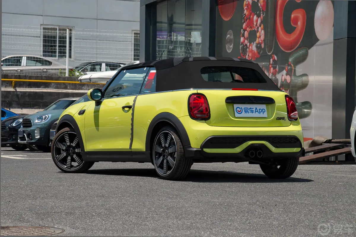 MINI CABRIO2.0T COOPER S CABRIO 艺术家侧后45度车头向左水平