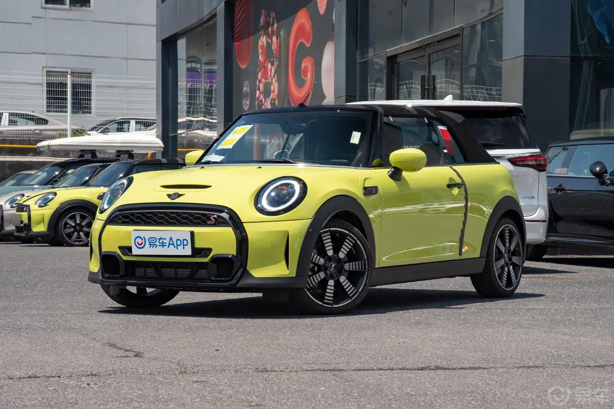 MINI CABRIO2.0T COOPER S CABRIO 艺术家侧前45度车头向左水平