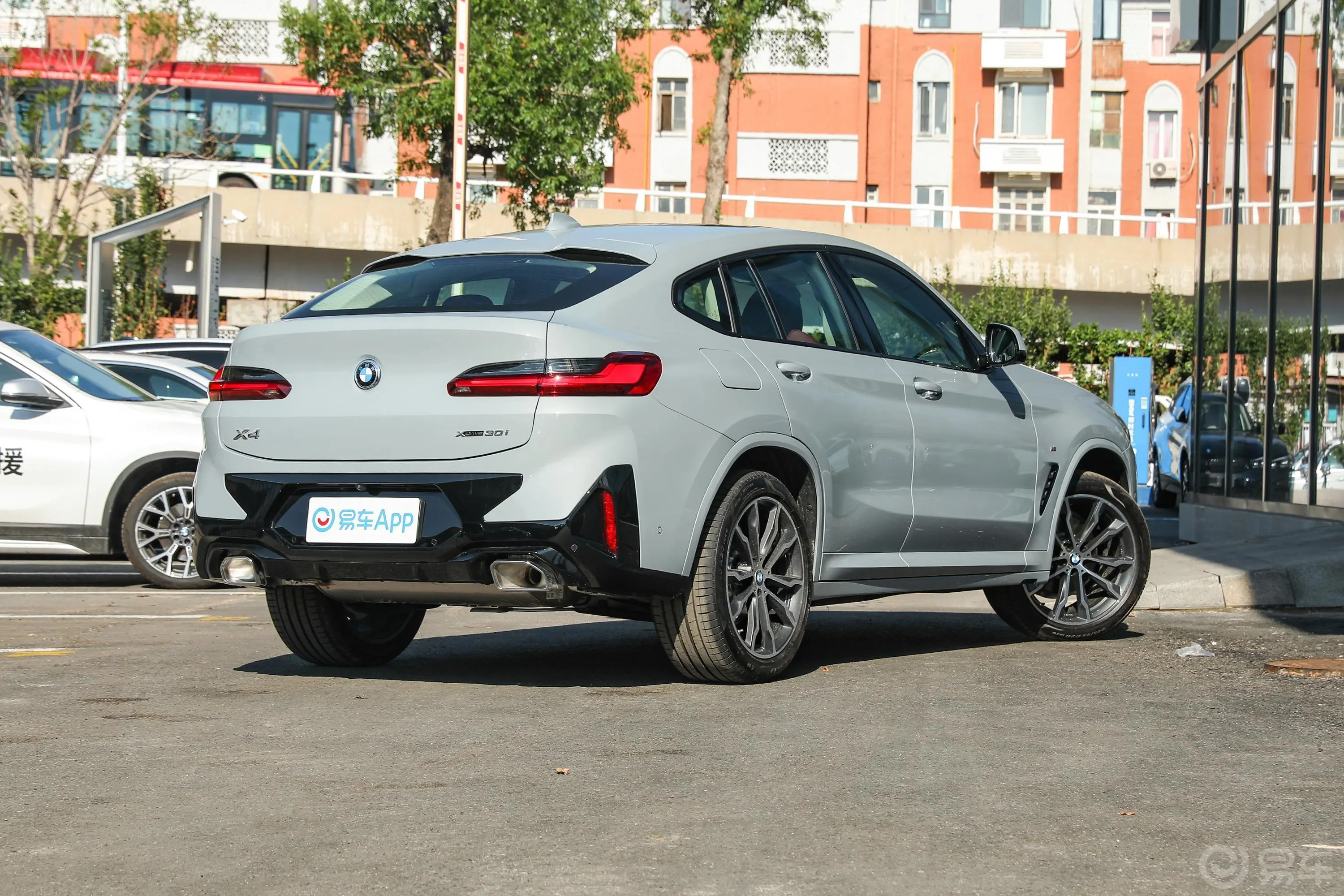 宝马X4xDrive30i M运动套装侧后45度车头向右水平