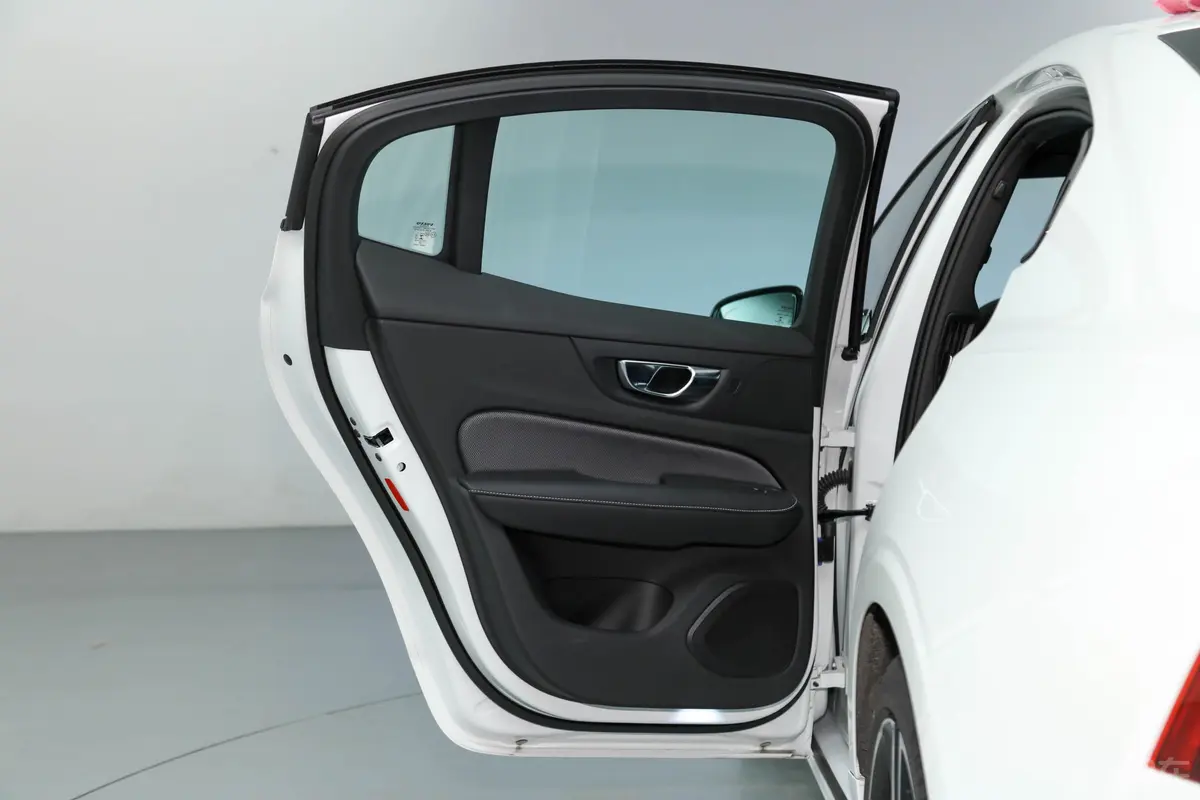 沃尔沃S60新能源改款 T8 四驱智雅运动版驾驶员侧后车门