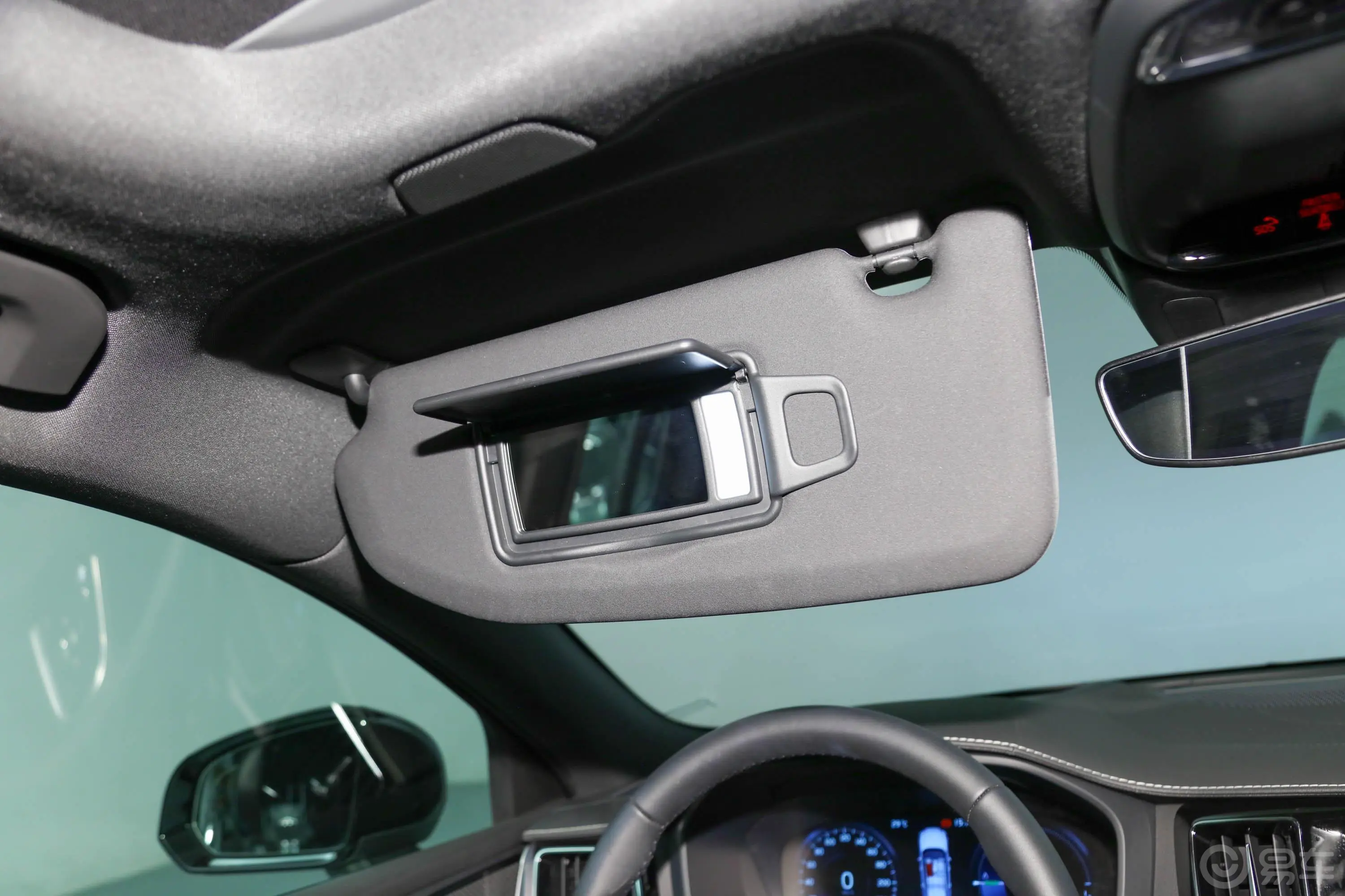 沃尔沃S60新能源改款 T8 四驱智雅运动版驾驶位遮阳板