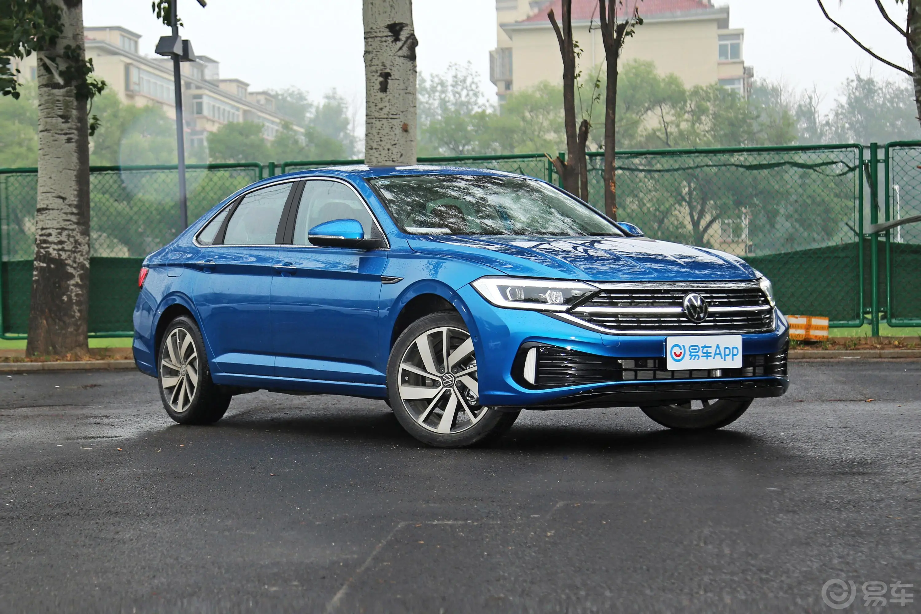 速腾300TSI 双离合卓越版前轮毂造型