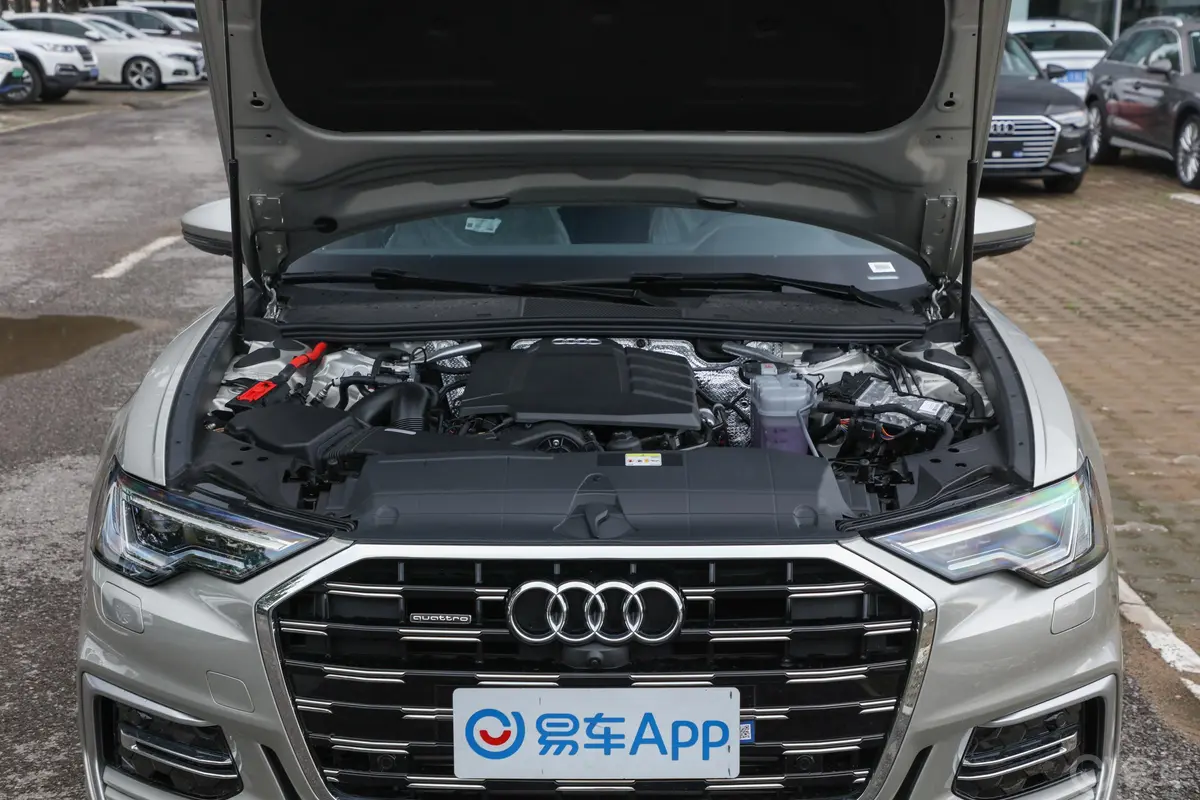 奥迪A6L45 TFSI quattro 臻选动感型发动机舱整体