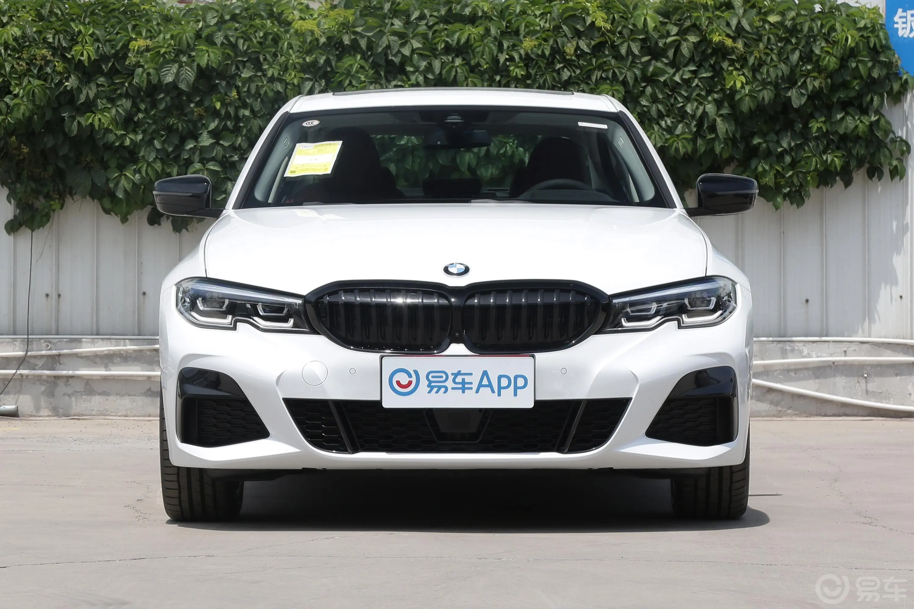 宝马3系改款 330Li xDrive M运动曜夜套装正前水平