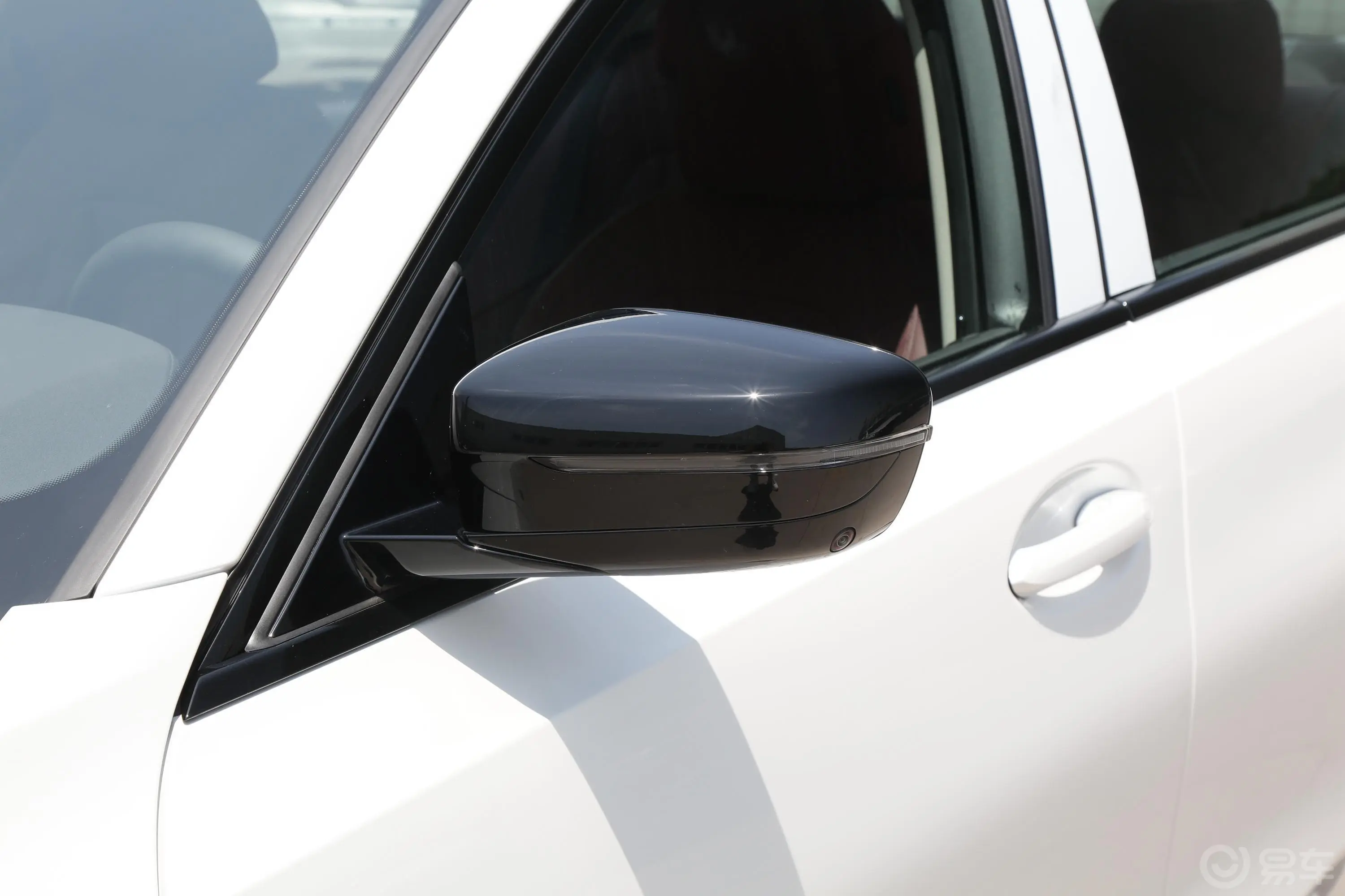 宝马3系改款 330Li xDrive M运动曜夜套装主驾驶后视镜背面