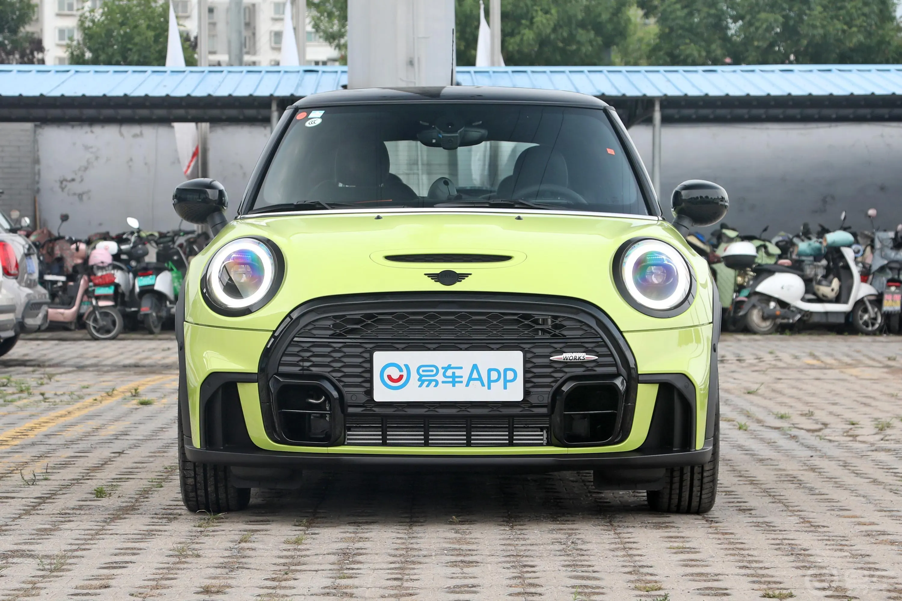 MINI2.0T COOPER S 赛车手正前水平