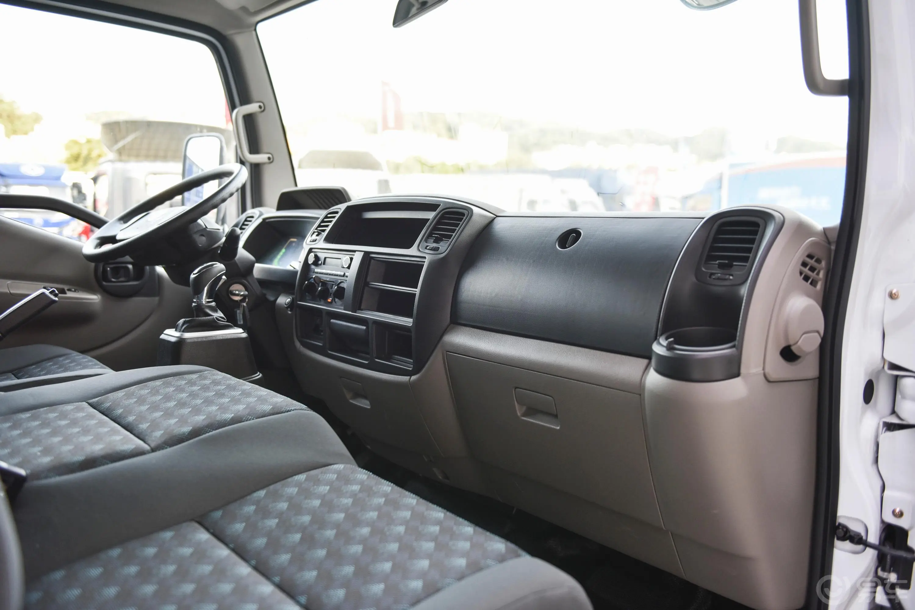 凯普特K6 EVEV350 4.13米单排厢式内饰全景副驾驶员方向