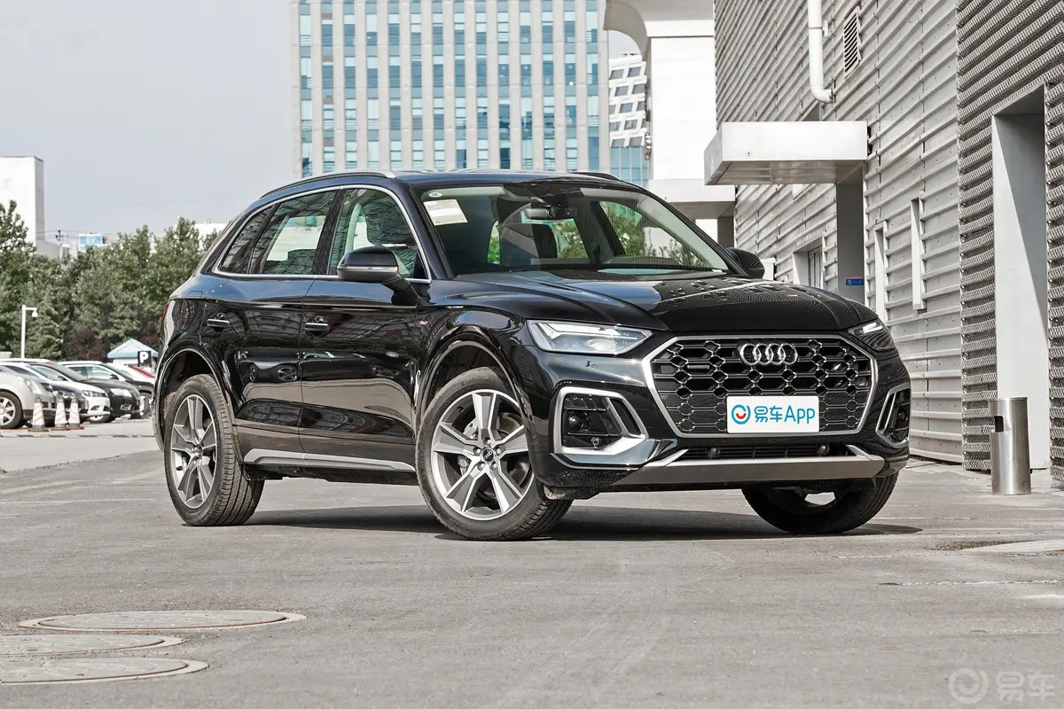 奥迪Q5L改款 45 TFSI 豪华动感型前轮毂造型