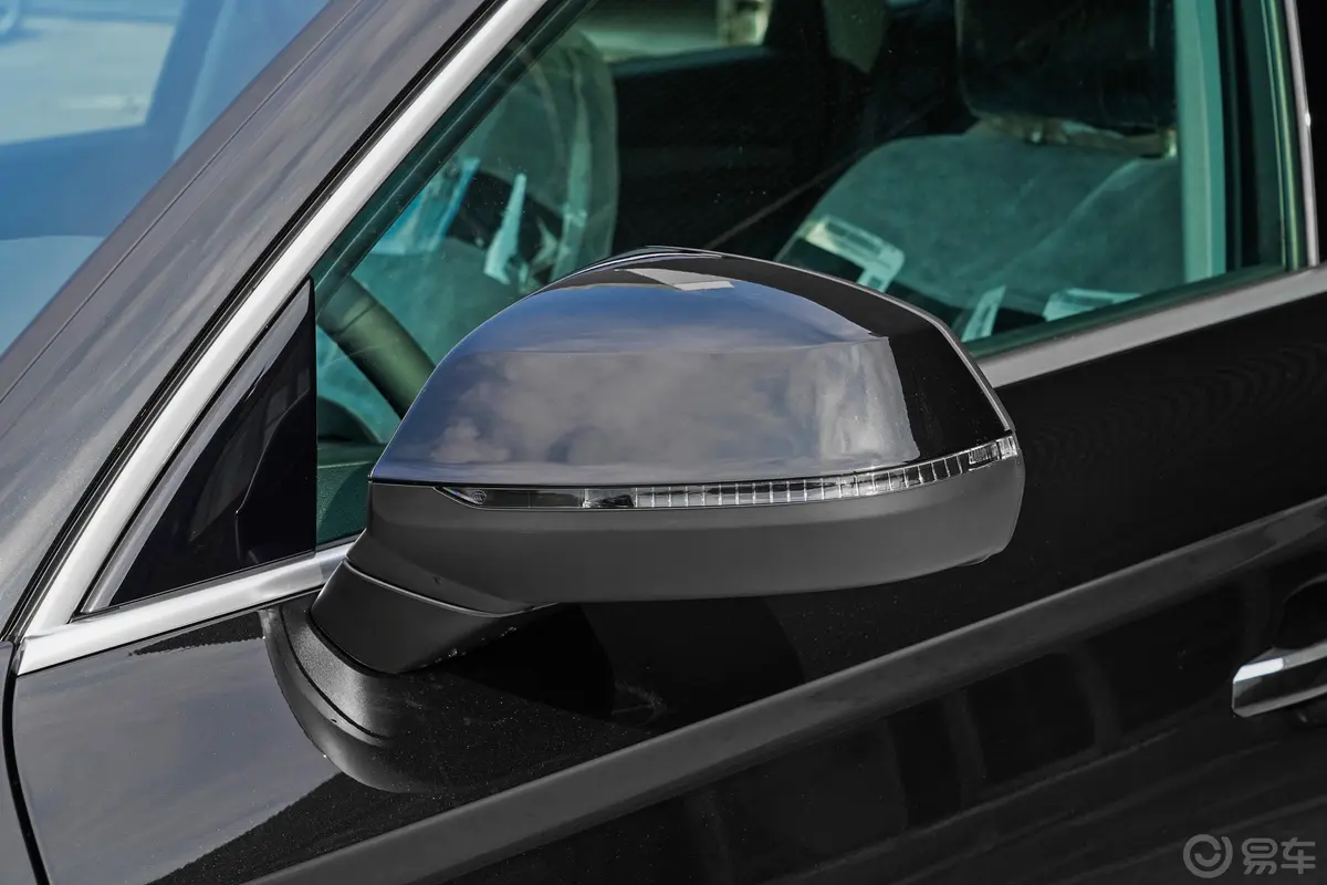 奥迪Q5L改款 45 TFSI 豪华动感型主驾驶后视镜背面