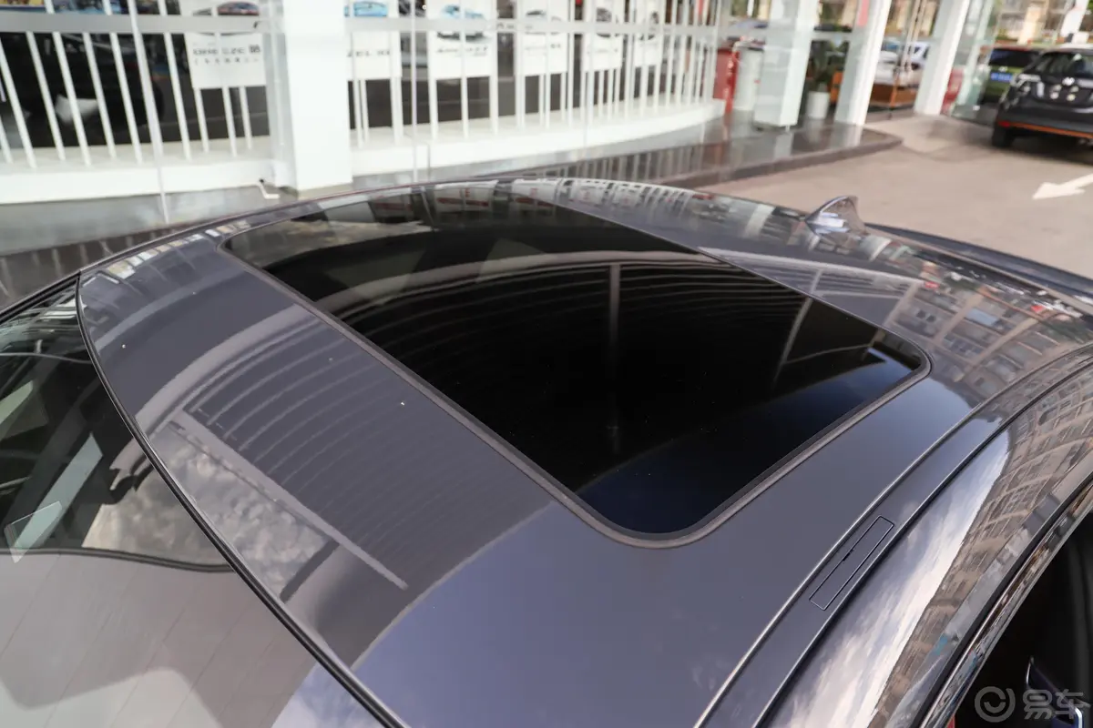 宝马4系改款2 双门轿跑车 430i M运动曜夜套装天窗