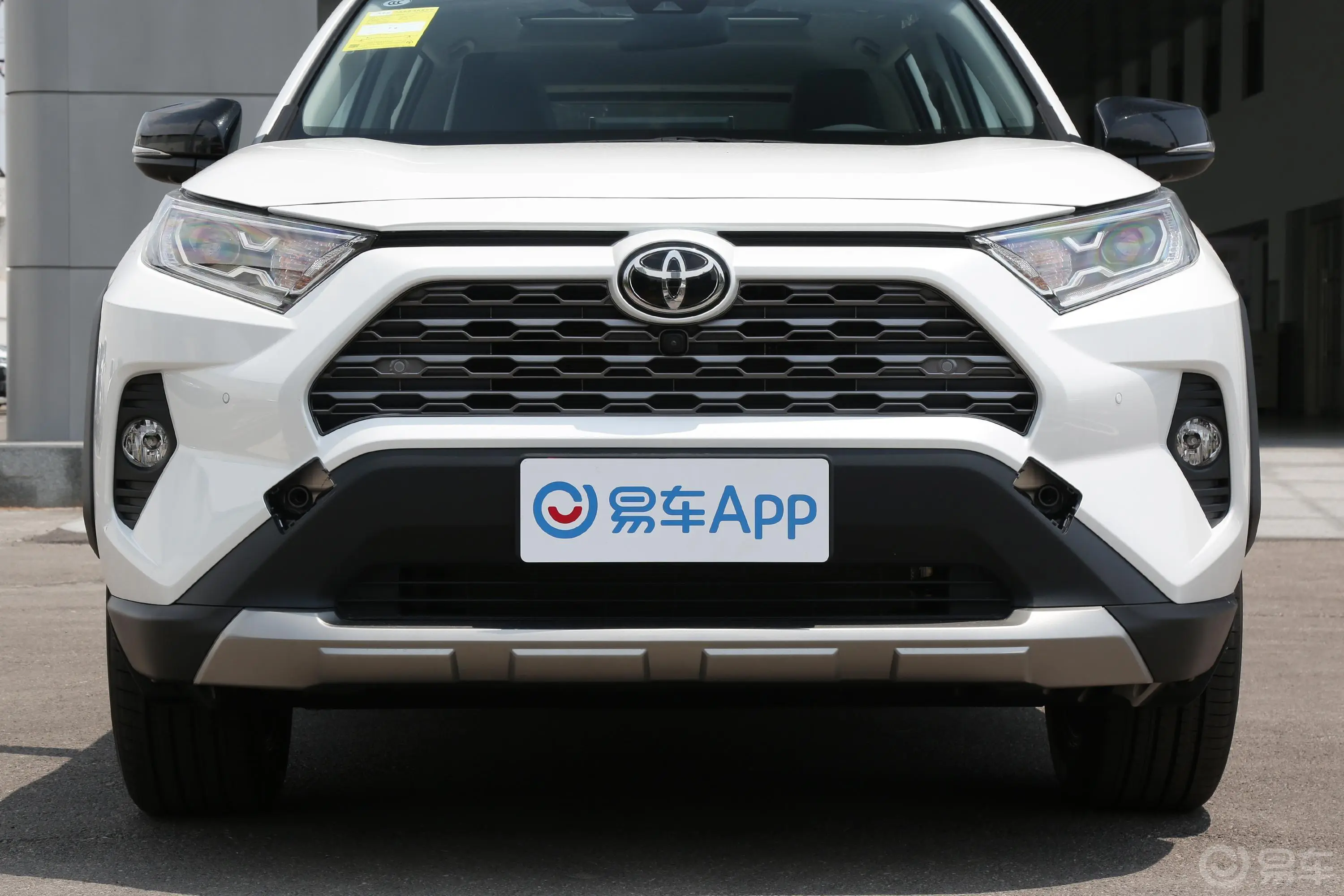 RAV4荣放2.0L CVT四驱尊贵版外观细节