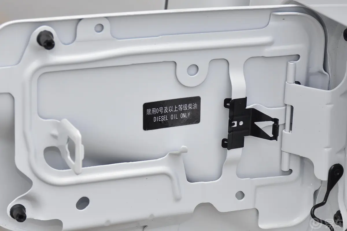 锐骐72.3T 自动两驱平底标准货箱标准型 柴油外观细节