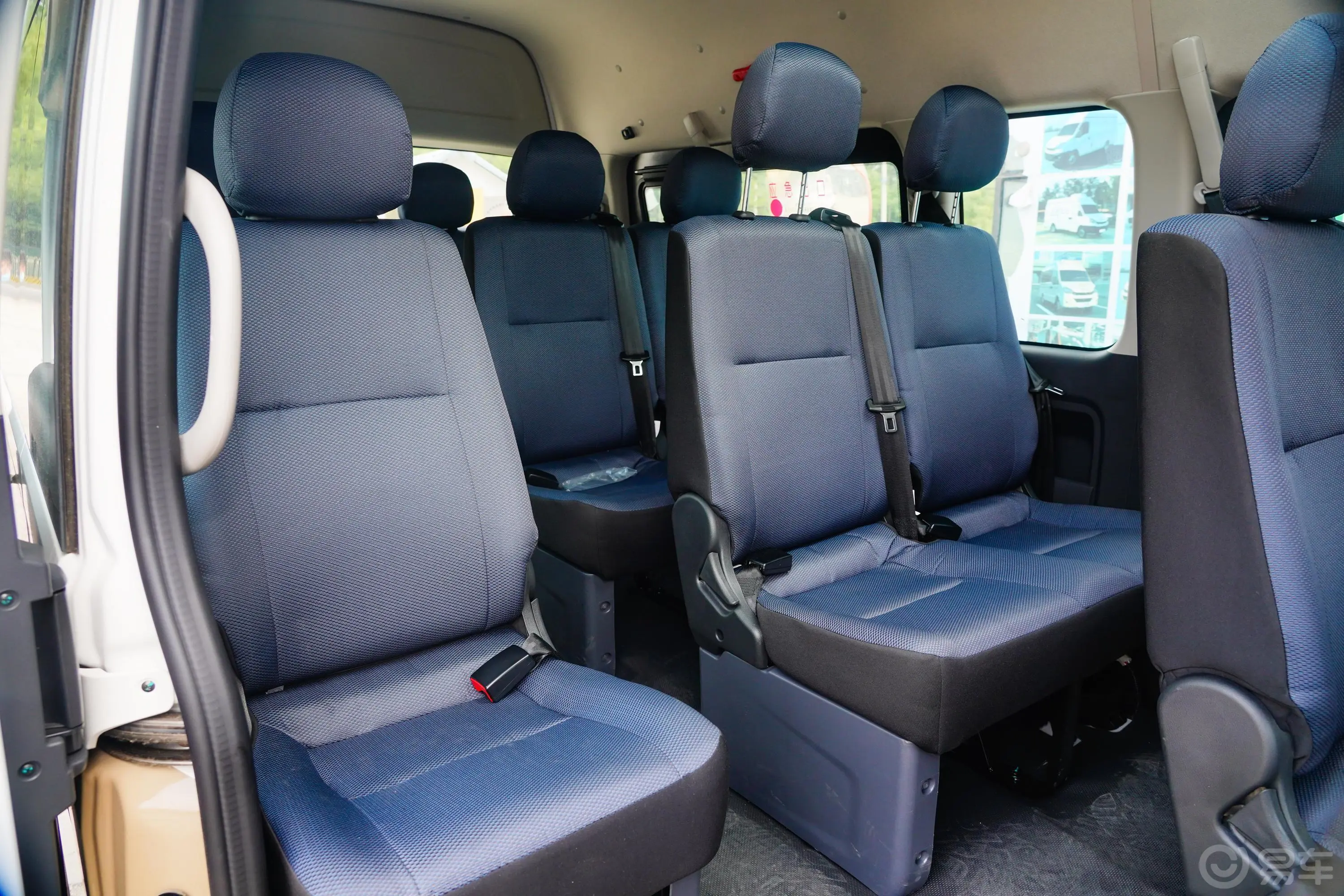风景G9商旅版 2.4L 长轴高顶客车 10-14座第三排座椅