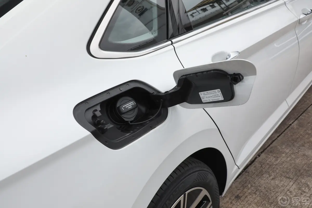 速腾280TSI 双离合超越版加油口