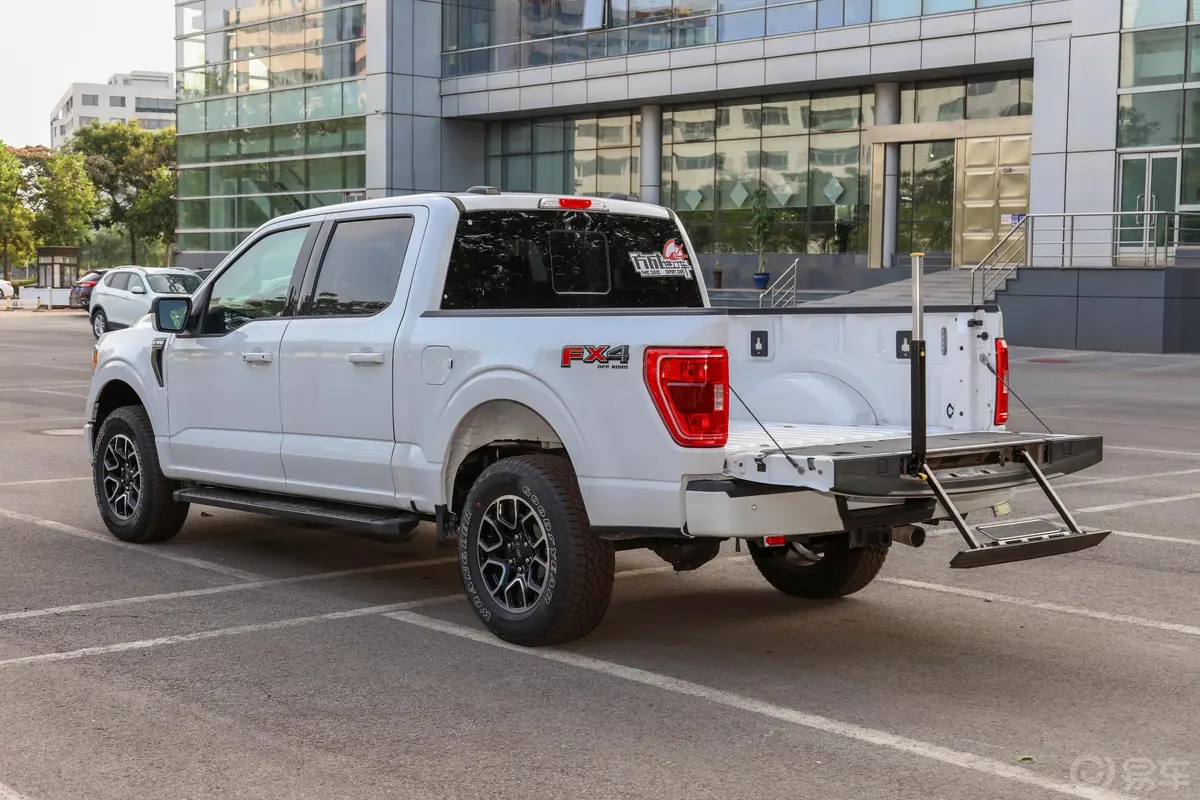 福特F-1503.5T XLT后备厢开启45度侧拍