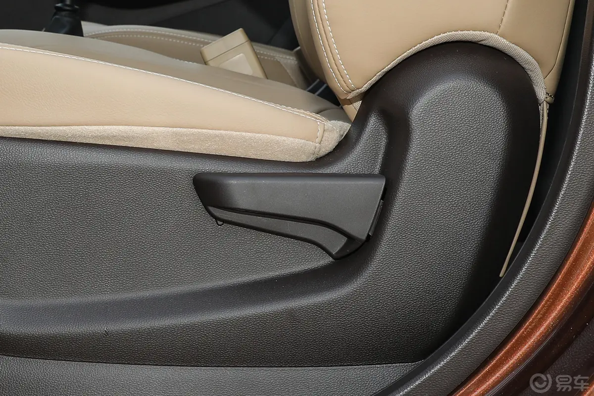 五菱宏光S1.5L 手动舒适型主驾座椅调节