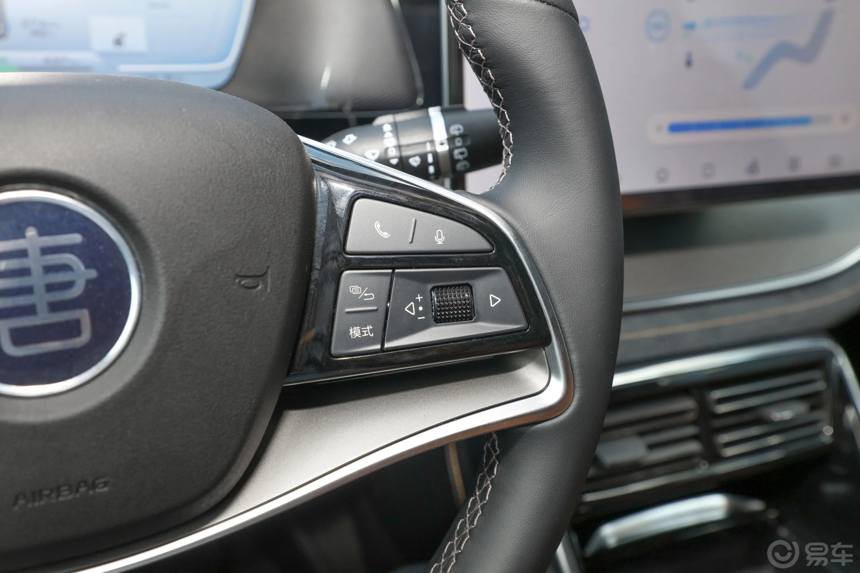 唐新能源EV 730km 前驱尊享型右侧方向盘功能按键