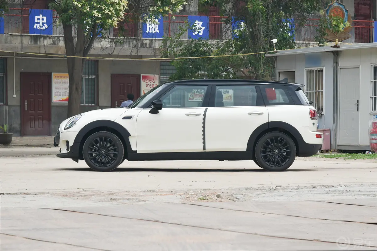 MINI CLUBMAN1.5T COOPER 经典派正侧车头向左水平