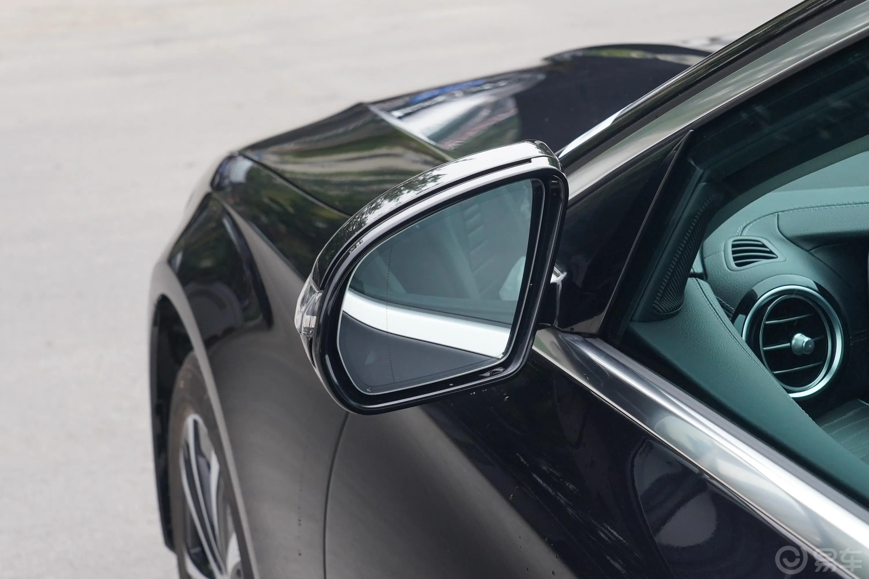 奔驰E级 插电混动改款三 E 350 e L 插电式混合动力运动轿车后视镜镜面