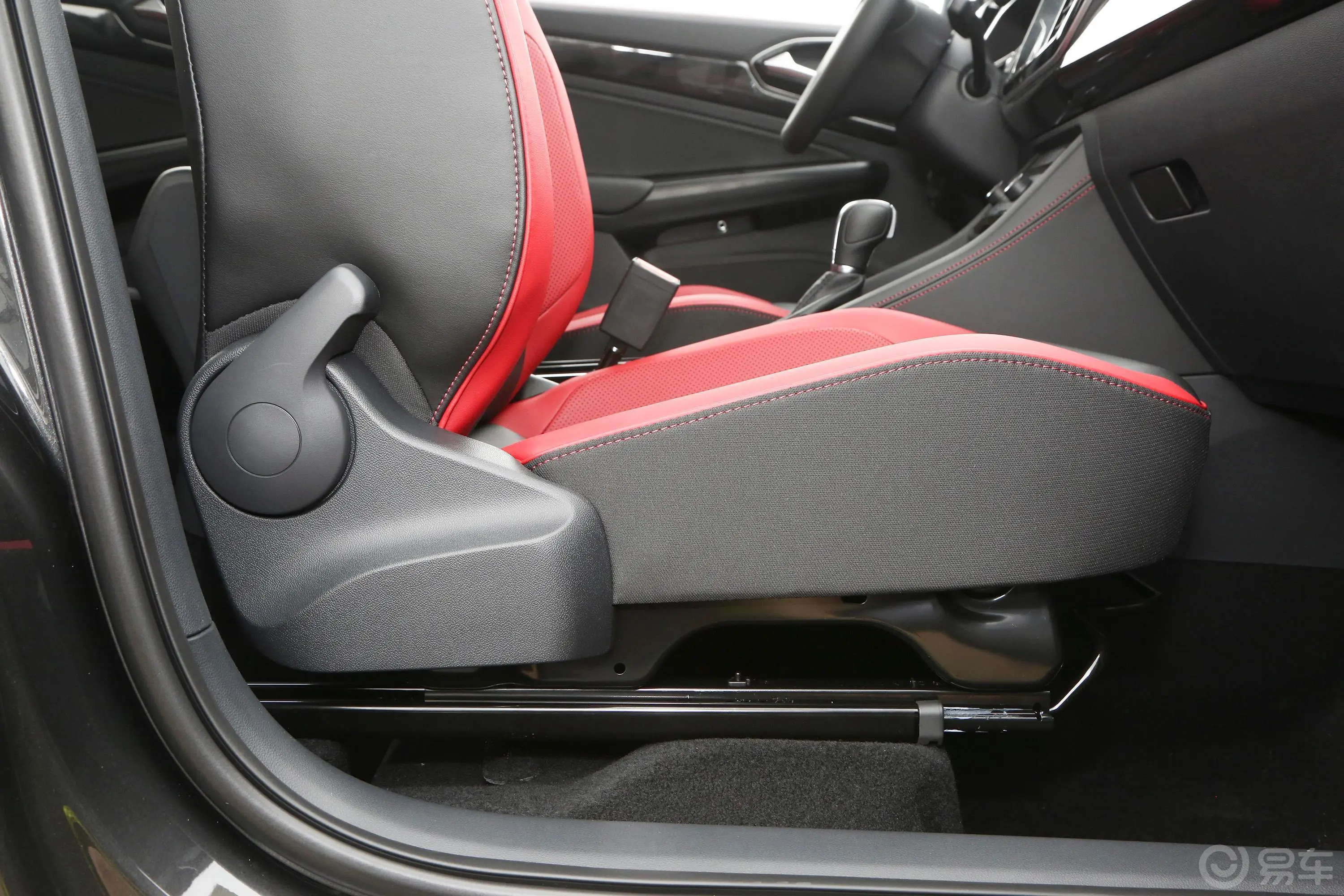 捷达VS5280TSI 自动高光荣耀版副驾座椅调节