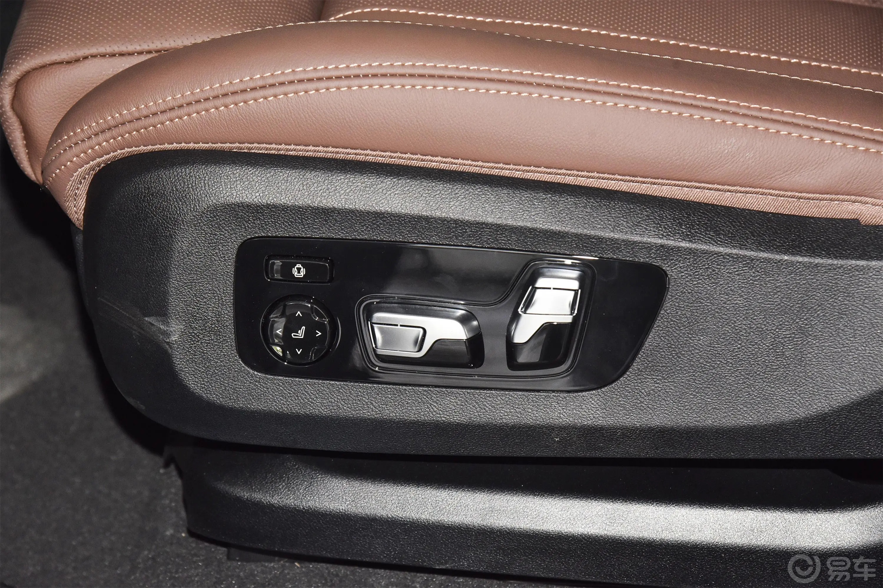 宝马X6改款二 xDrive40i 尊享型 M运动套装内饰