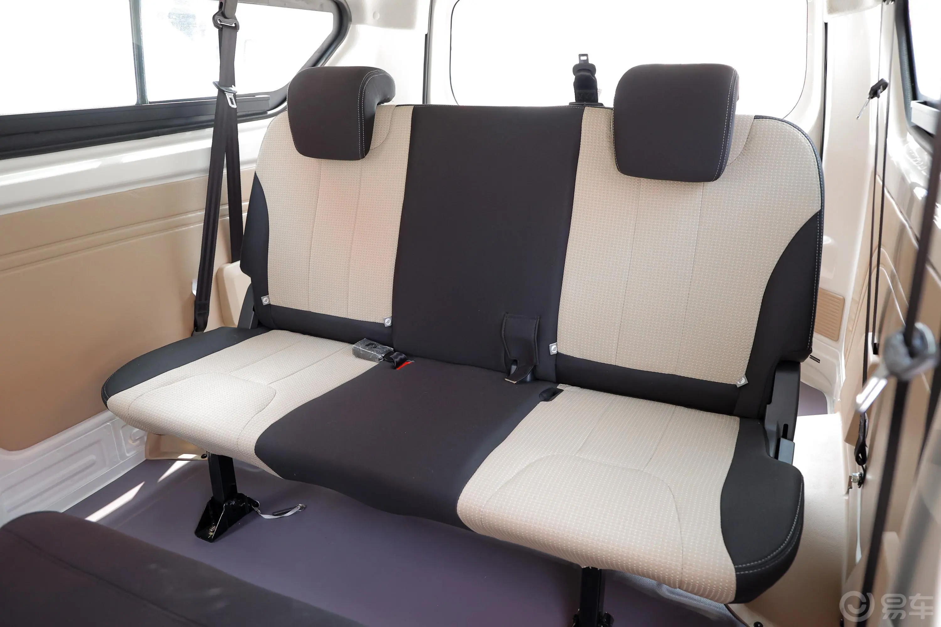 跨越星V51.6L 手动 招财版标准型DAM16KR第三排座椅